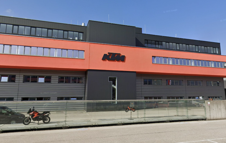 Heute.at - Neuer Kahlschlag bei KTM – 500 Mitarbeiter fliegen raus