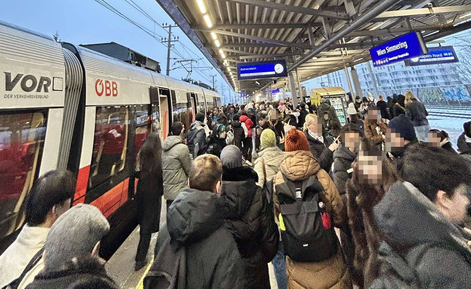 Heute.at - Blitzeis-Hammer legt Züge und Verkehr völlig lahm