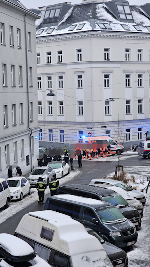 Gasflaschen-Unfall in Rudolfsheim-Fünfhaus: Verpuffung löst Großeinsatz aus, ein Mann leicht verletzt. Aktuelle Infos zum Vorfall.
