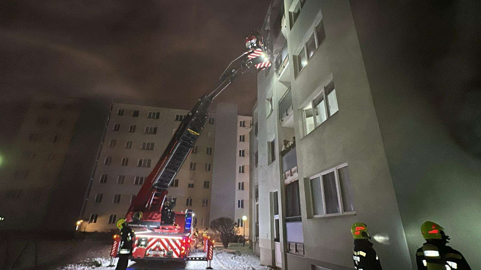 Heute.at - Wohnung brennt – Fluchtweg komplett verraucht
