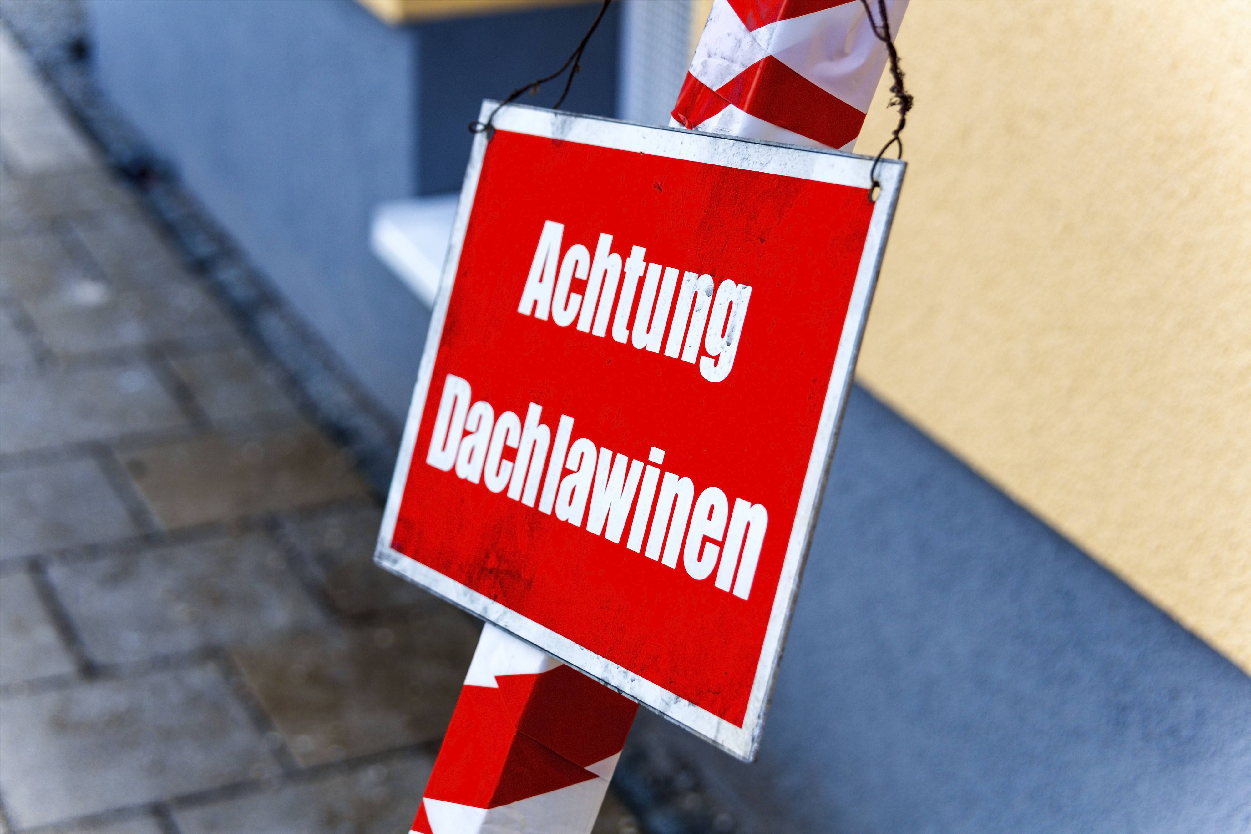 Heute.at - Gefahr durch Dachlawinen: Wer zahlt, wenn was passiert?