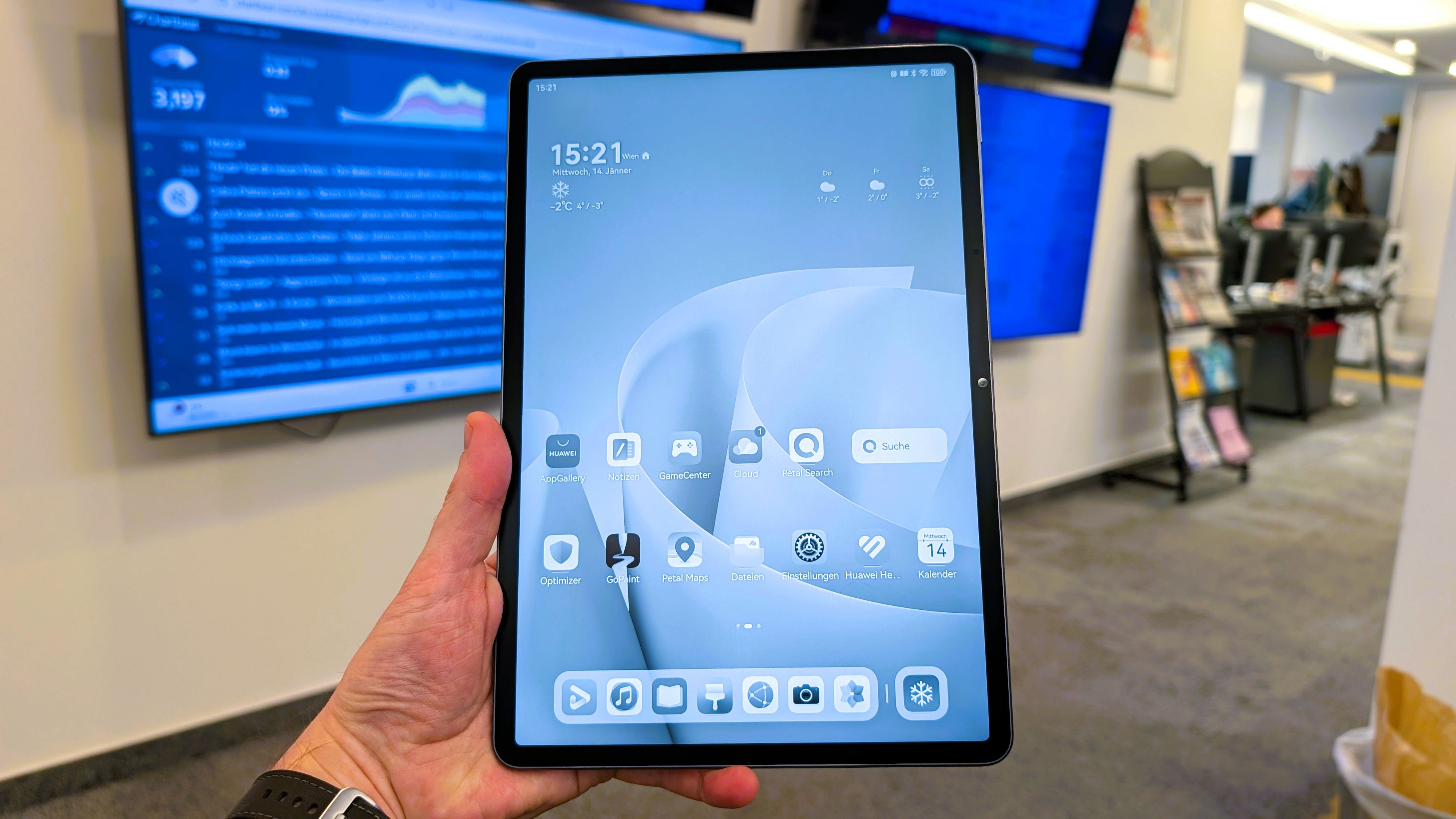 Es gibt auch einen eigenen E-Book-Modus mit Schwarz-Weiß-Darstellung für tage- und wochenlange Laufzeit.