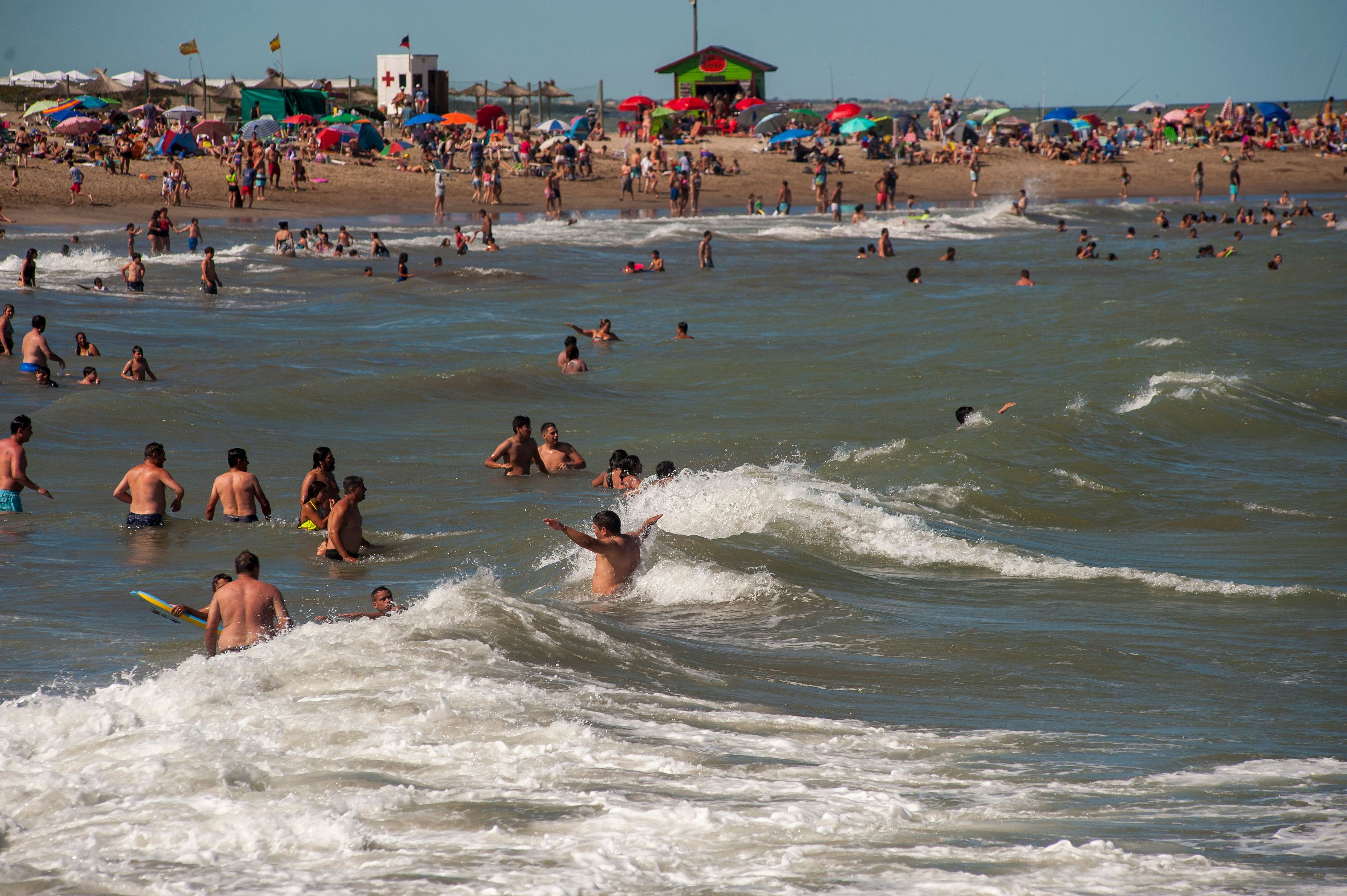 Heute.at - 1 Toter, 35 Verletzte! Riesen-Welle kam aus dem Nichts