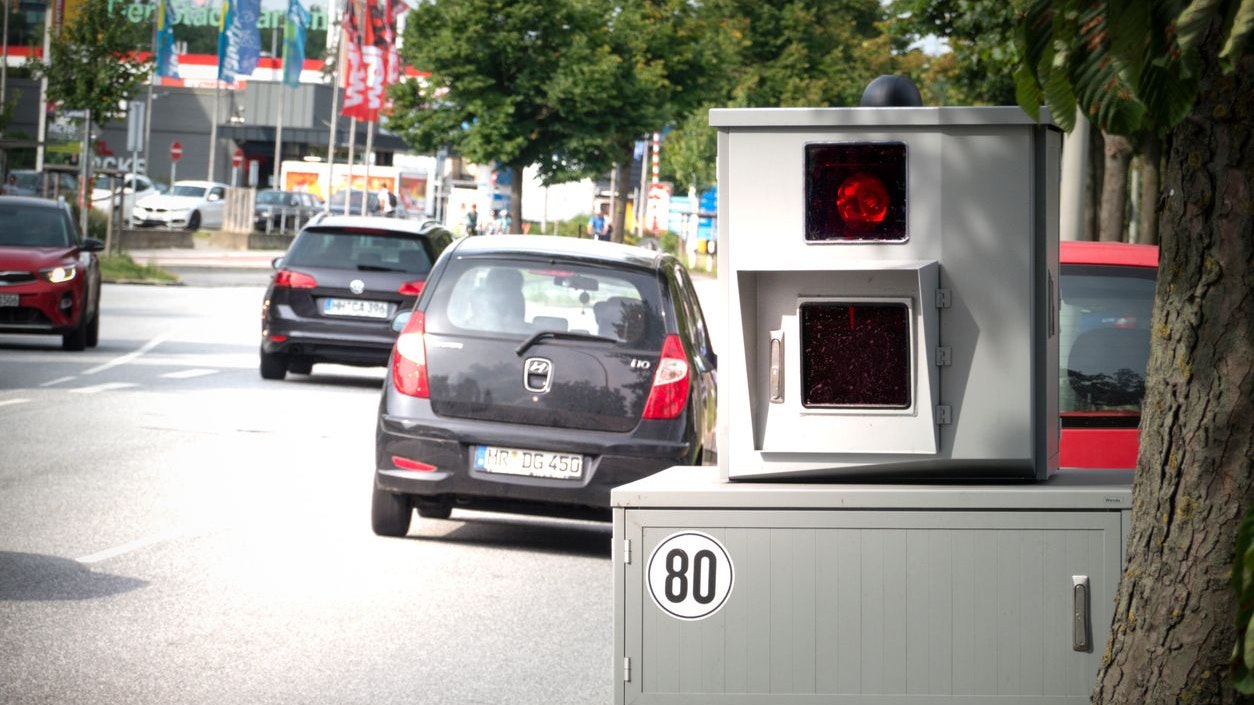 Heute.at - Frau warnt vor Blitzer auf Facebook – hart abgestraft