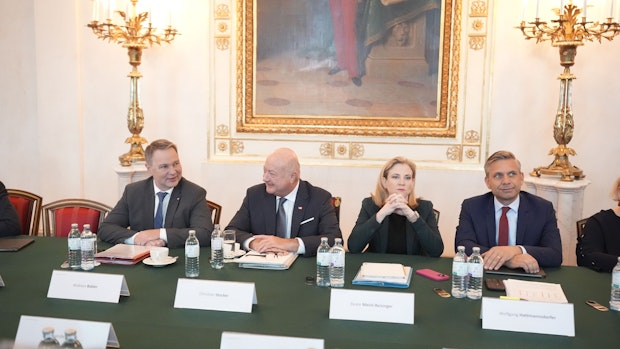 Regierung fixiert: Billiger Einkaufen, mehr Abschieben