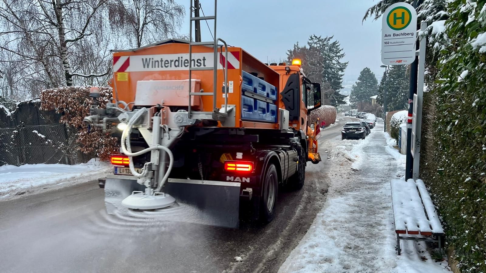 Nach den starken Schneefällen der vergangenen Tage war der Winterdienst in Linz im Dauereinsatz.