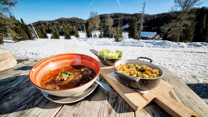 Viele bevorzugen den Einkehrschwung: Kasknödelsuppe &amp; Käsespätzle