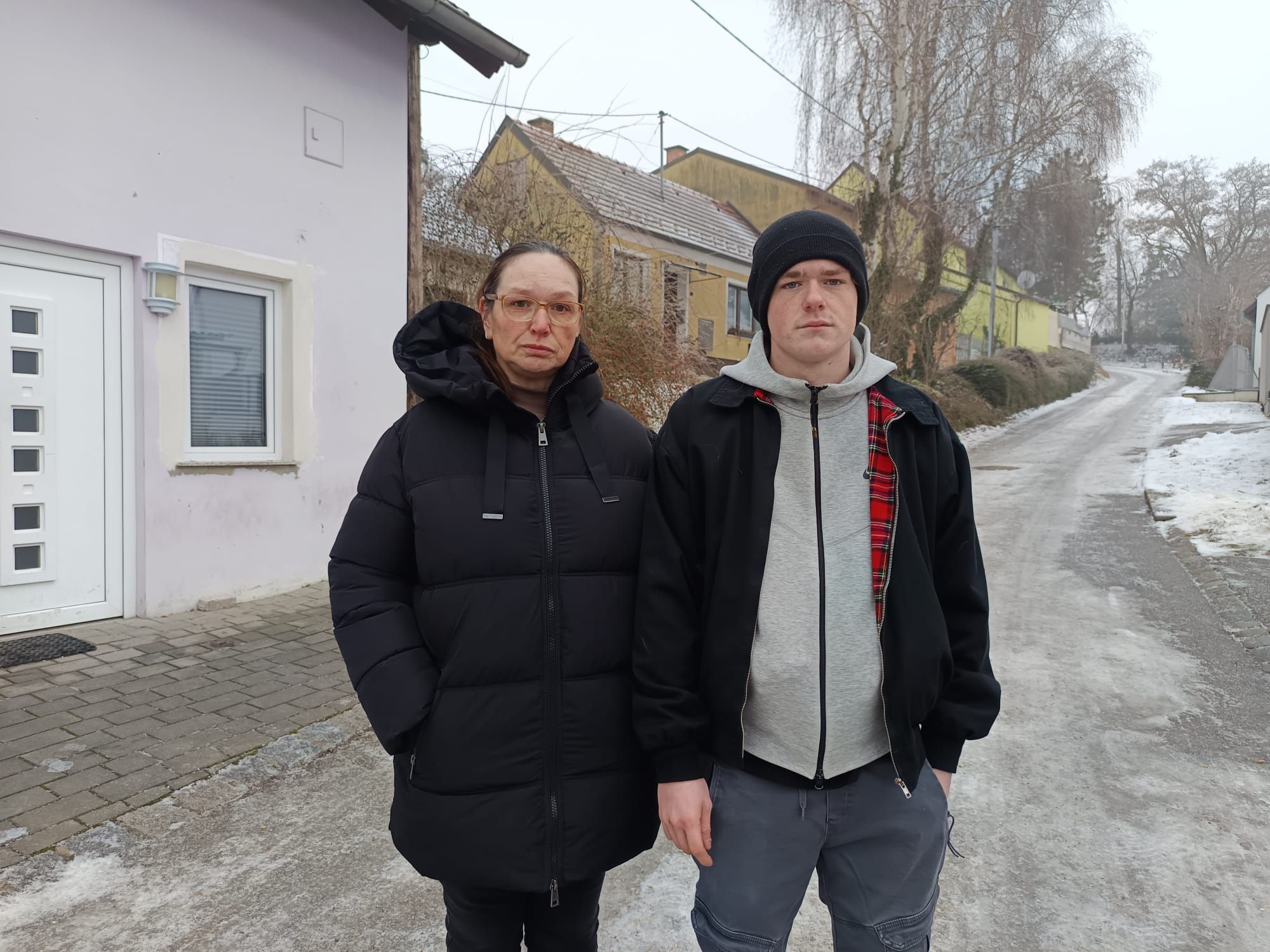 Heute.at - Trauen uns kaum vorbeigehen – Frau in Haus erdrosselt