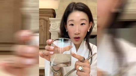 Heute.at - Vogelspucke statt Botox? Influencerin sorgt für Staunen