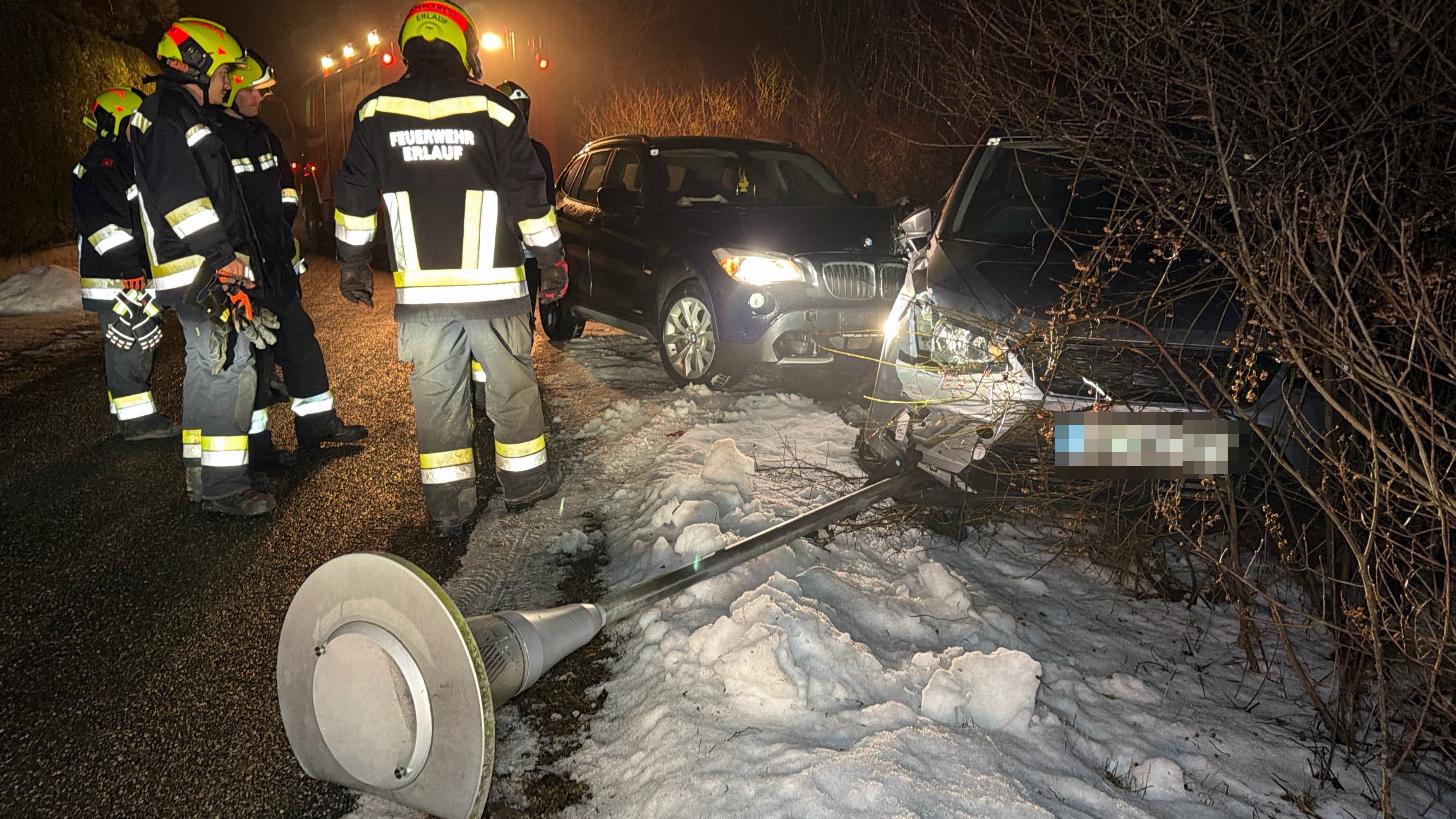 Heute.at - Crash in NÖ – Pkw gegen geparktes Auto geschleudert