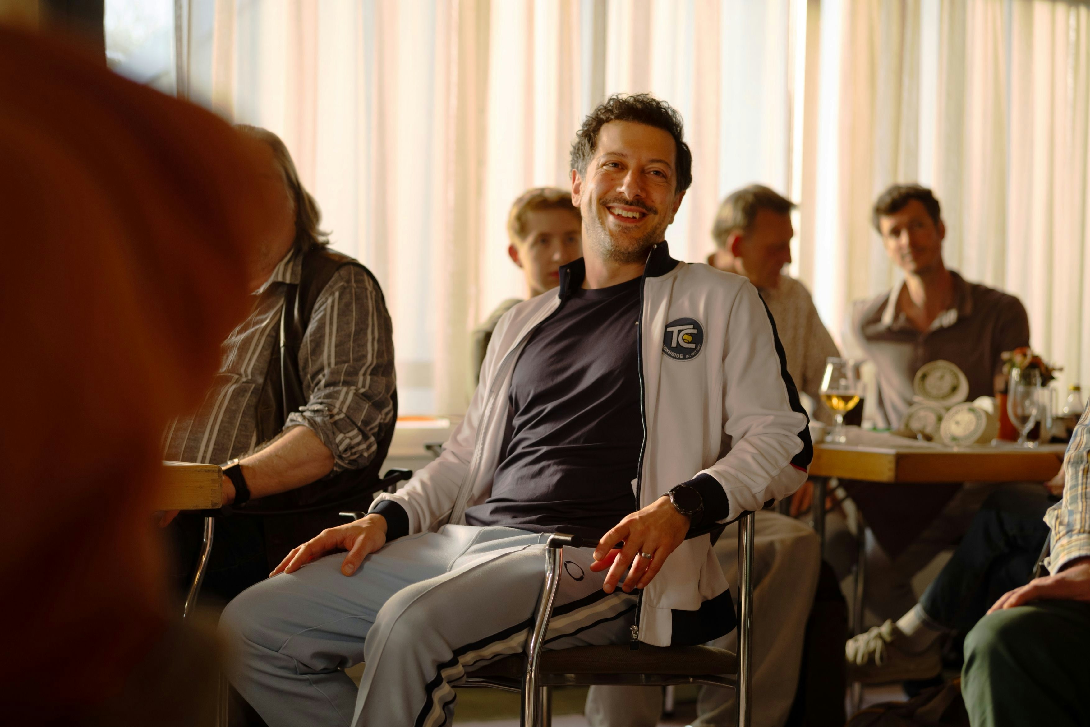 Erol (Fahri Yardim) ist gläubiger Moslem, deshalb darf seine Wurst nicht mit Schweinewürsten gemeinsam am Grill liegen …