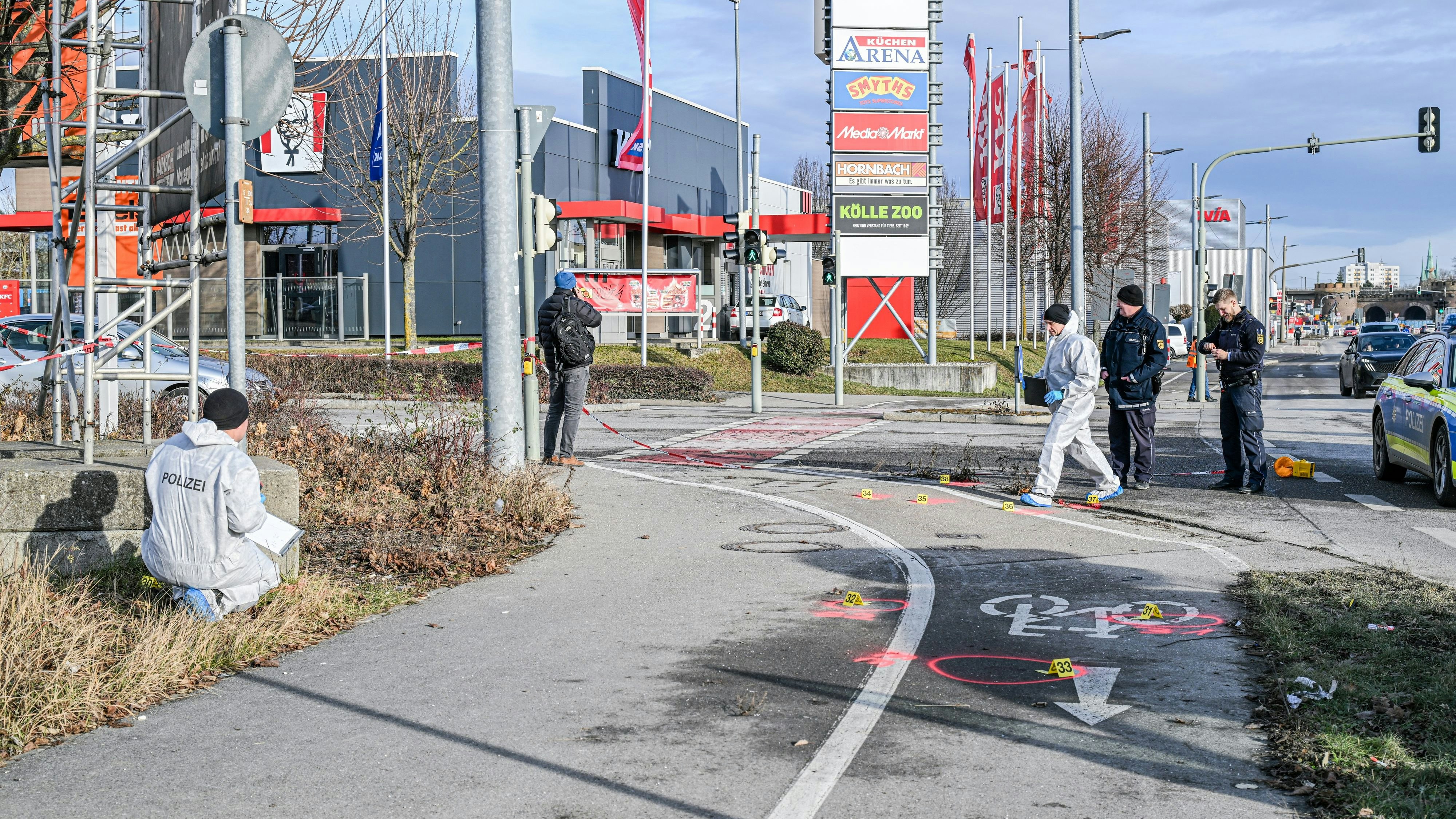 Heute.at - Messer-Angreifer von Polizisten niedergeschossen