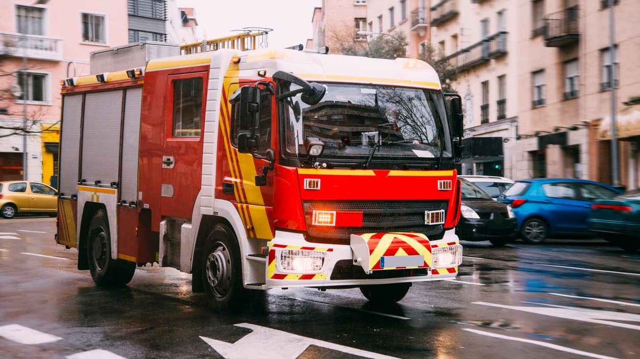 Heute.at - Pyro-Schock in Madrid – Bar-Deko steht in Flammen