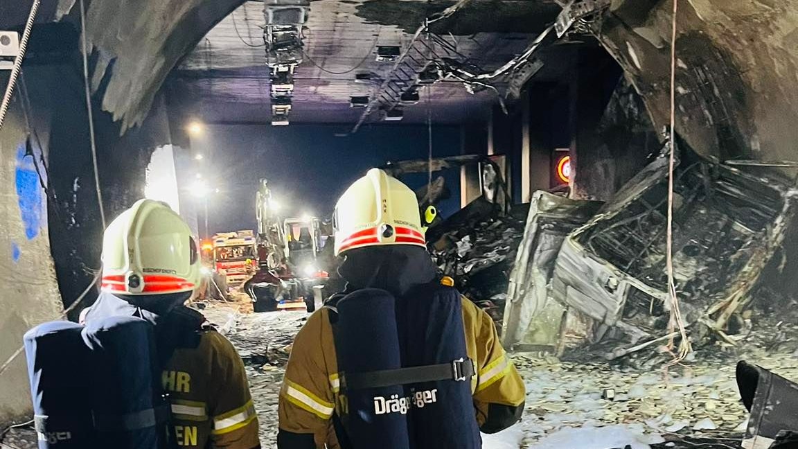 Heute.at - Autobahn-Nadelöhr wird nach Lkw-Brand wieder geöffnet