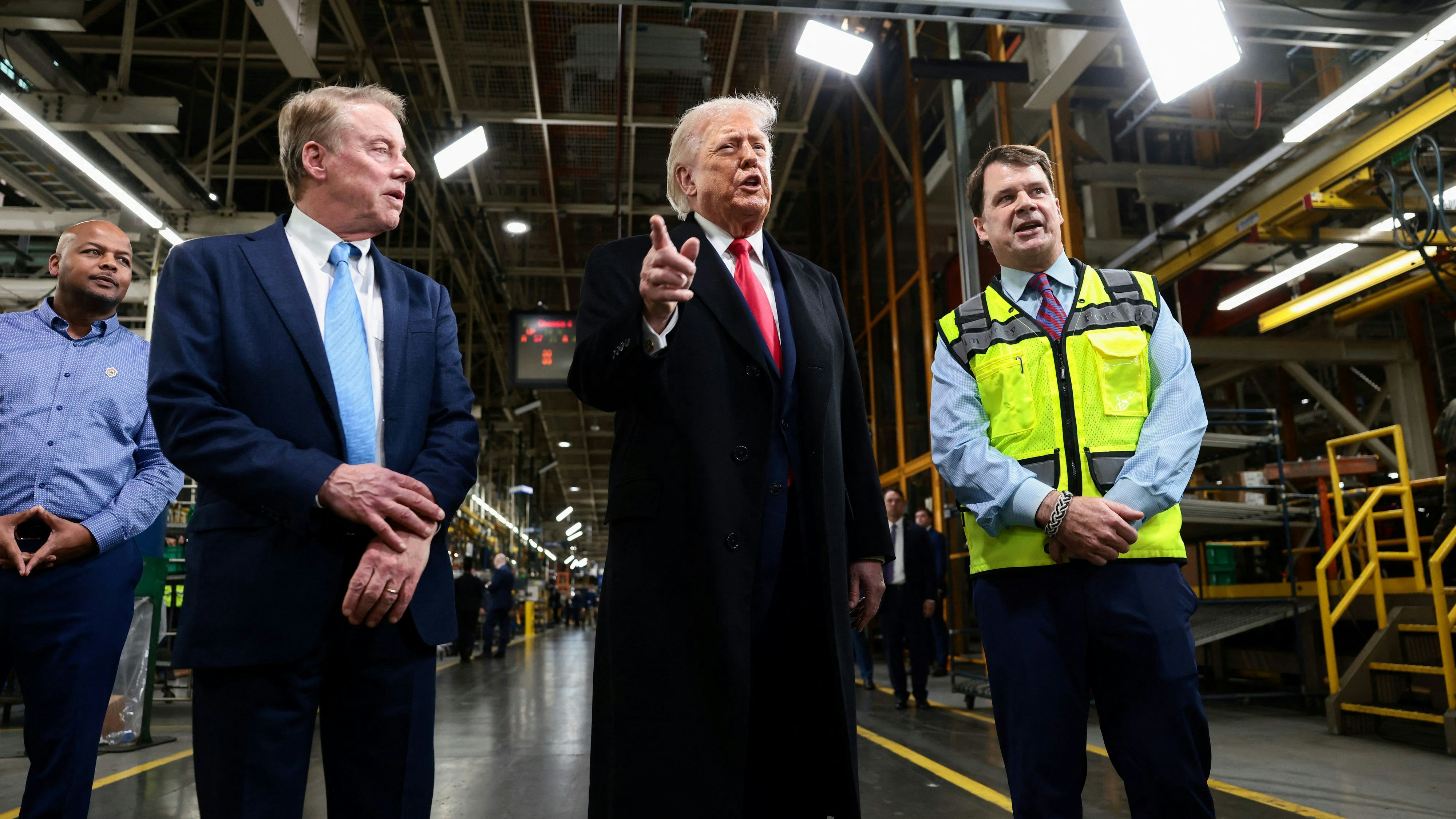 Heute.at - Fuck you – Trump zeigt Arbeiter den Mittelfinger