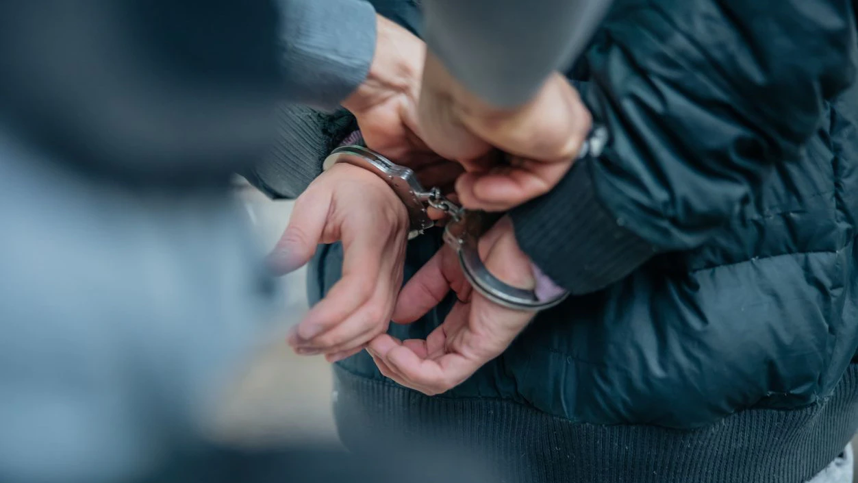 Mehrere Personen wurden durch die Polizei festgenommen.