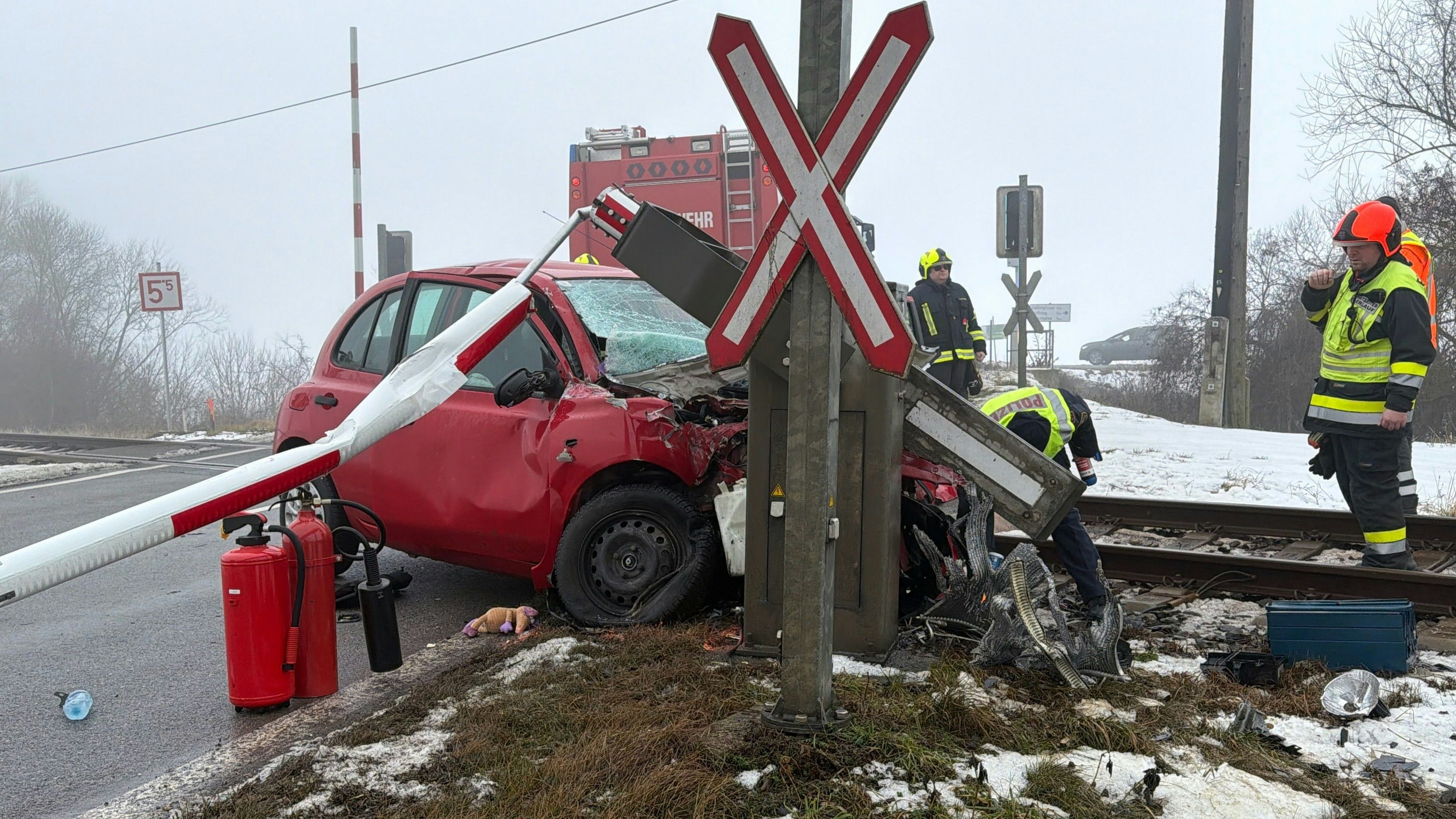 Pkw gegen Zug bei Erlauf – Lenkerin schwer verletzt