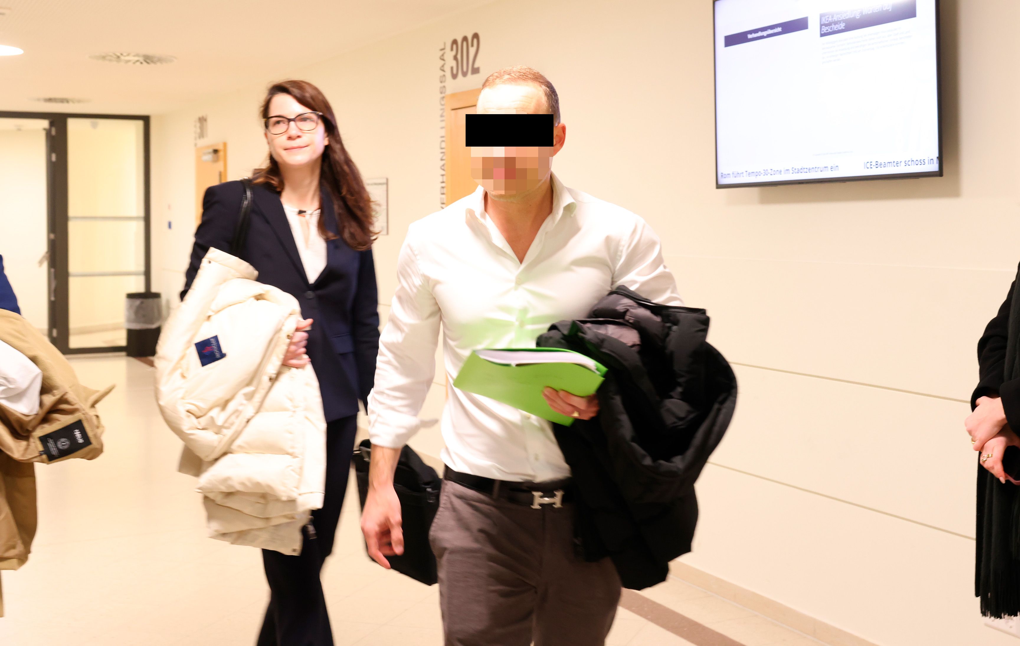 Heute.at - Mini-Benko völlig pleite – lebe jetzt von meiner Frau