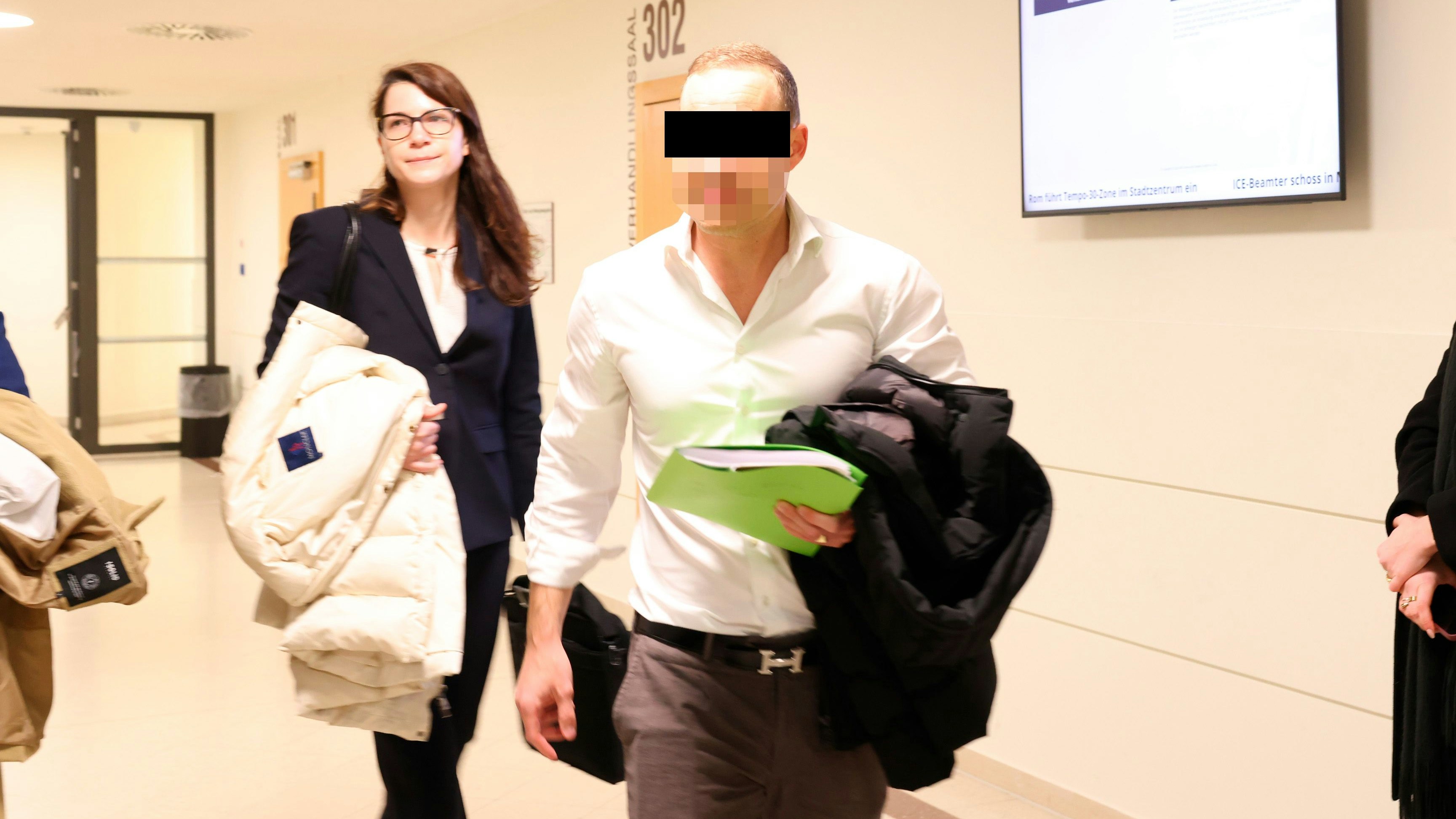 Heute.at - Mini-Benko völlig pleite – lebe jetzt von meiner Frau