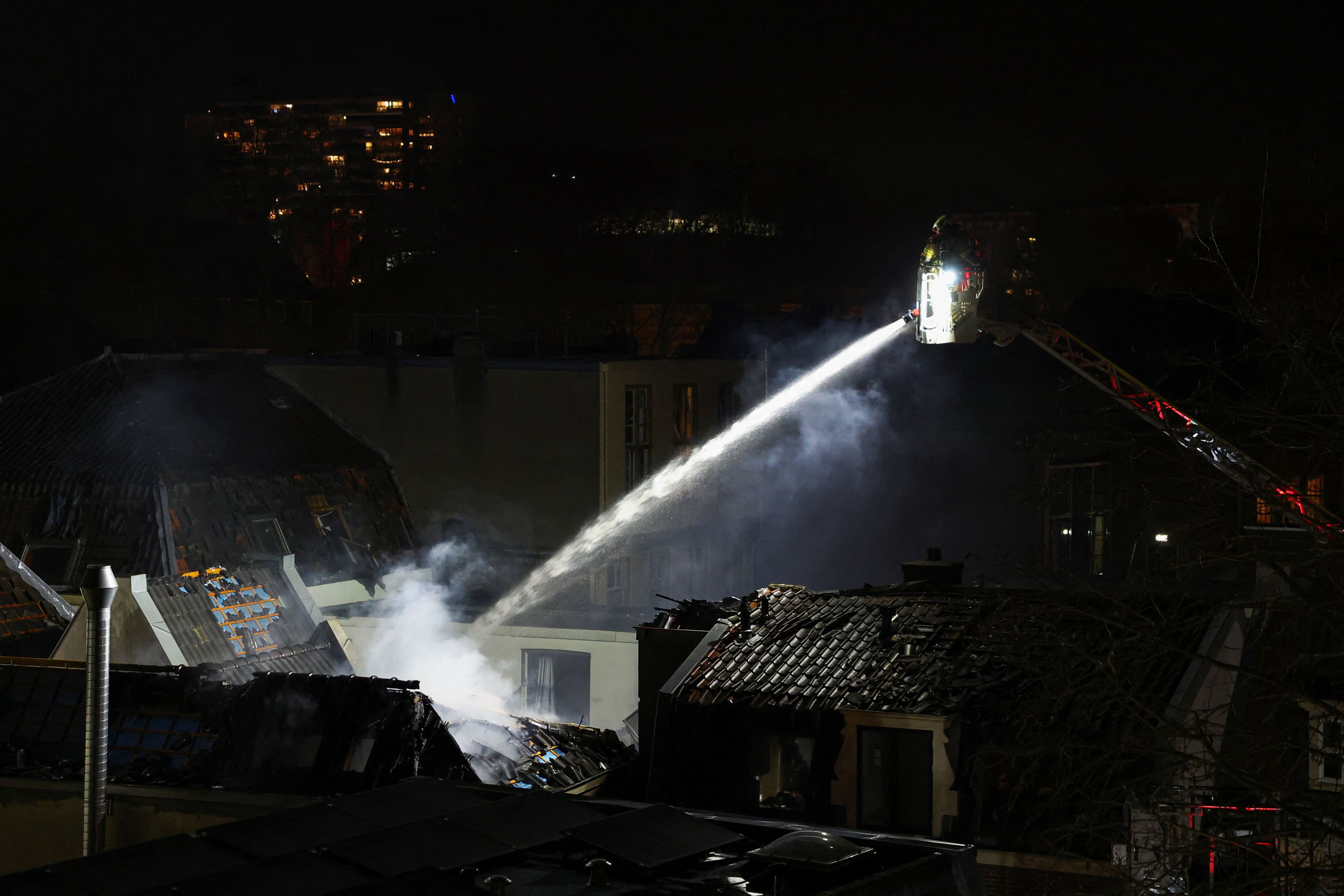 Heute.at - Explosion reißt Häuser nieder – vier Personen verletzt