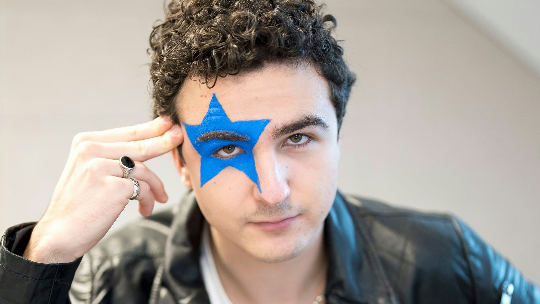 cosmo, teilnehmer an der ausscheidung zum songcontest 2026 in wien bei interview mit elena mark, 20260115 foto: helmut graf/tageszeitung heute