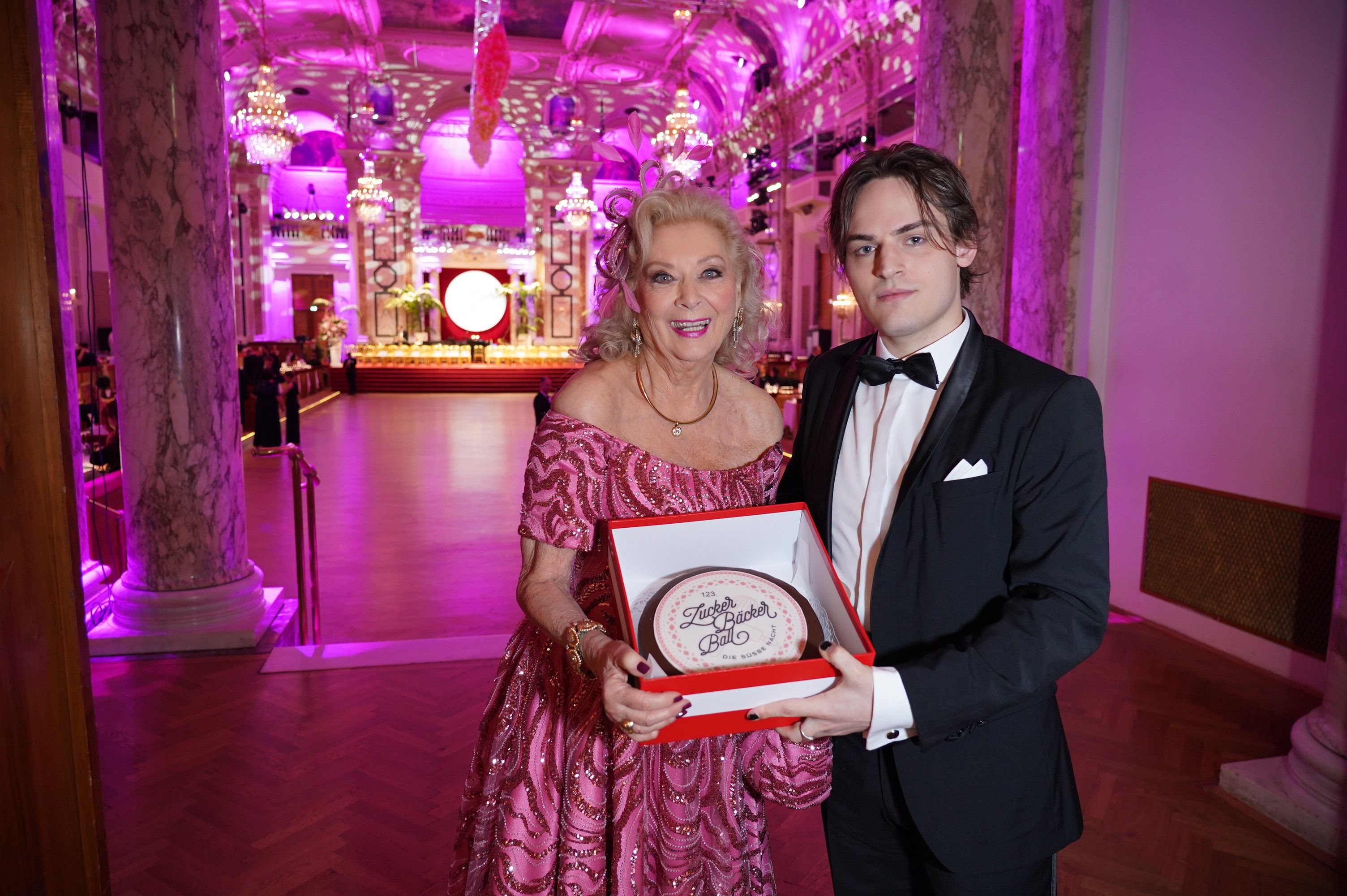 Moritz Mausser kam auf Einladung von Birgit Sarata zum ZuckerBäckerball