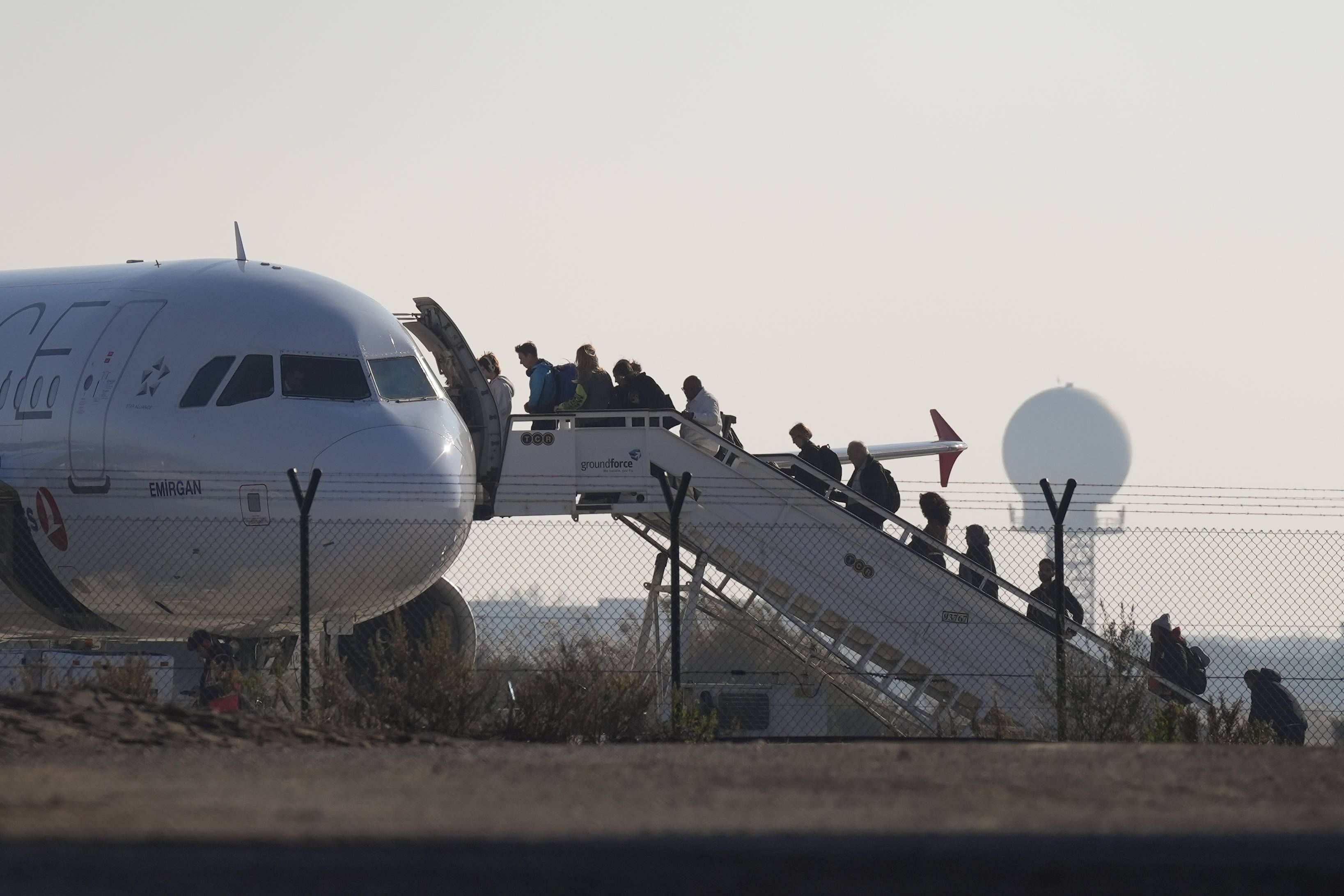 Heute.at - Flugpassagier löst mit Hotspot-Namen Bombenalarm aus