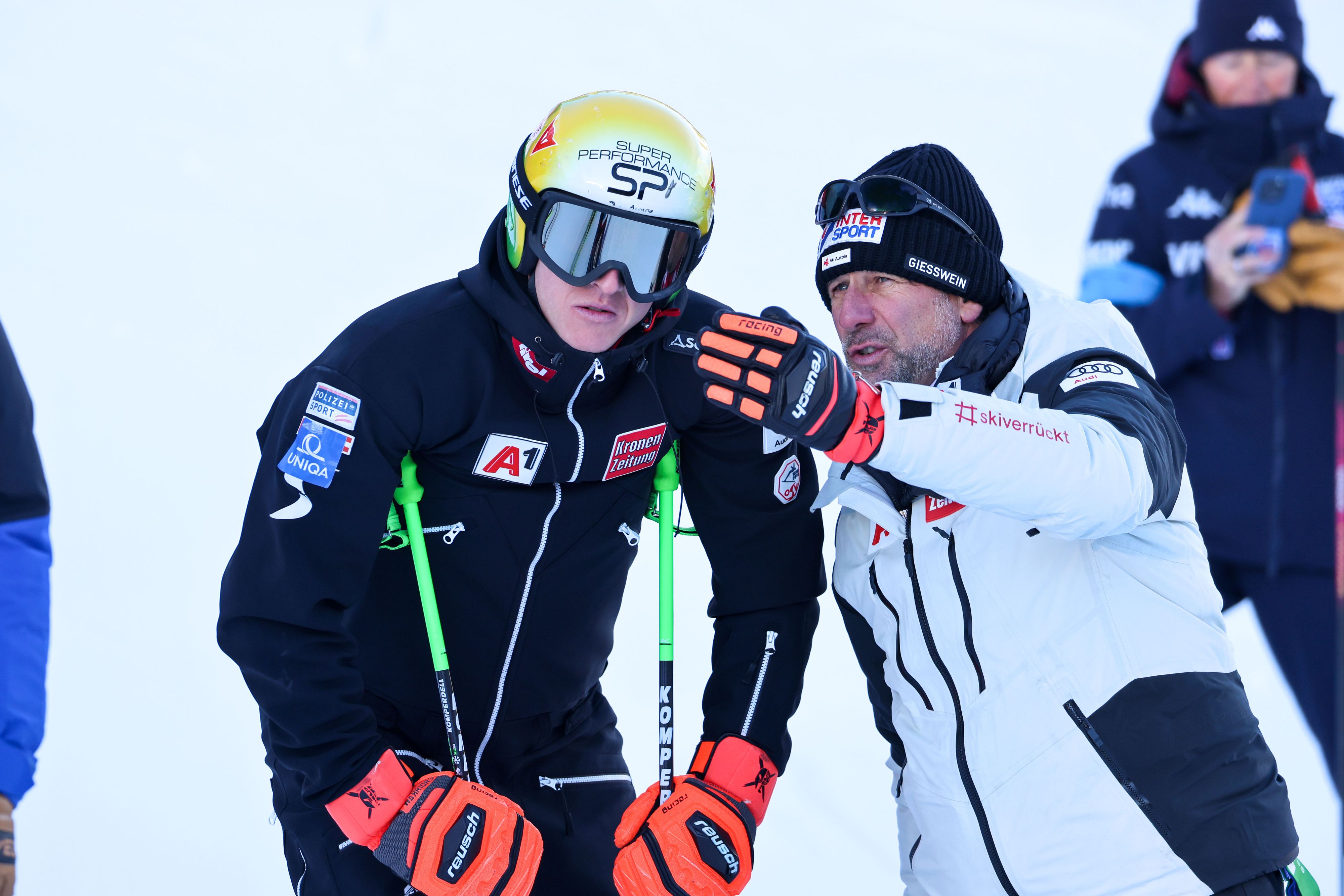 Marko Pfeifer (r.) zerbricht sich den Kopf, Raphael Haaser (l.) hat ein Fixleiberl für Olympia.