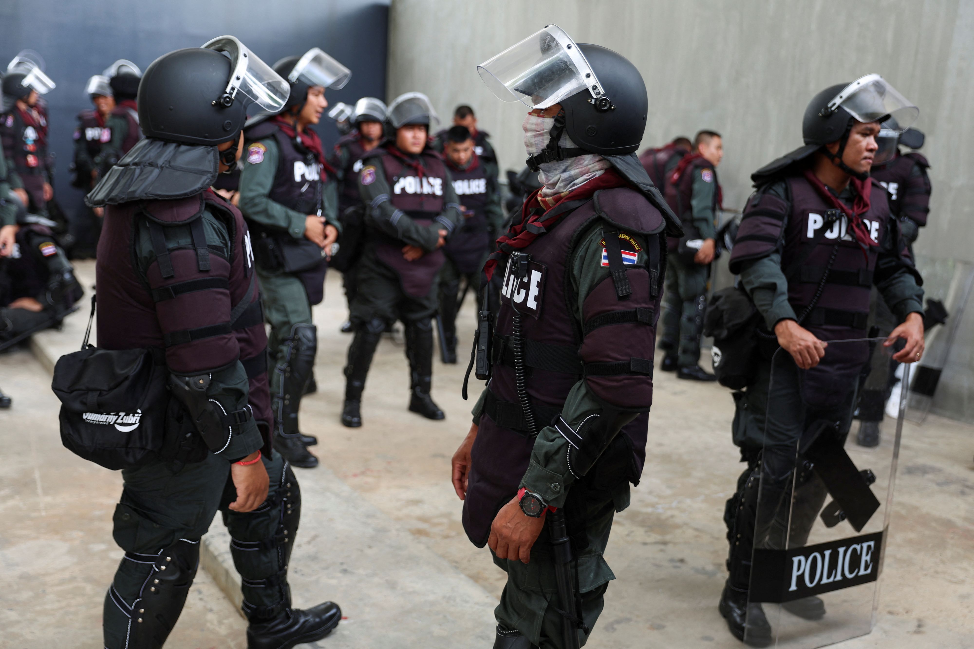 Bei einer Großrazzia in Tempeln nahm die Polizei 181 Personen (hauptsächlich Mönche) fest