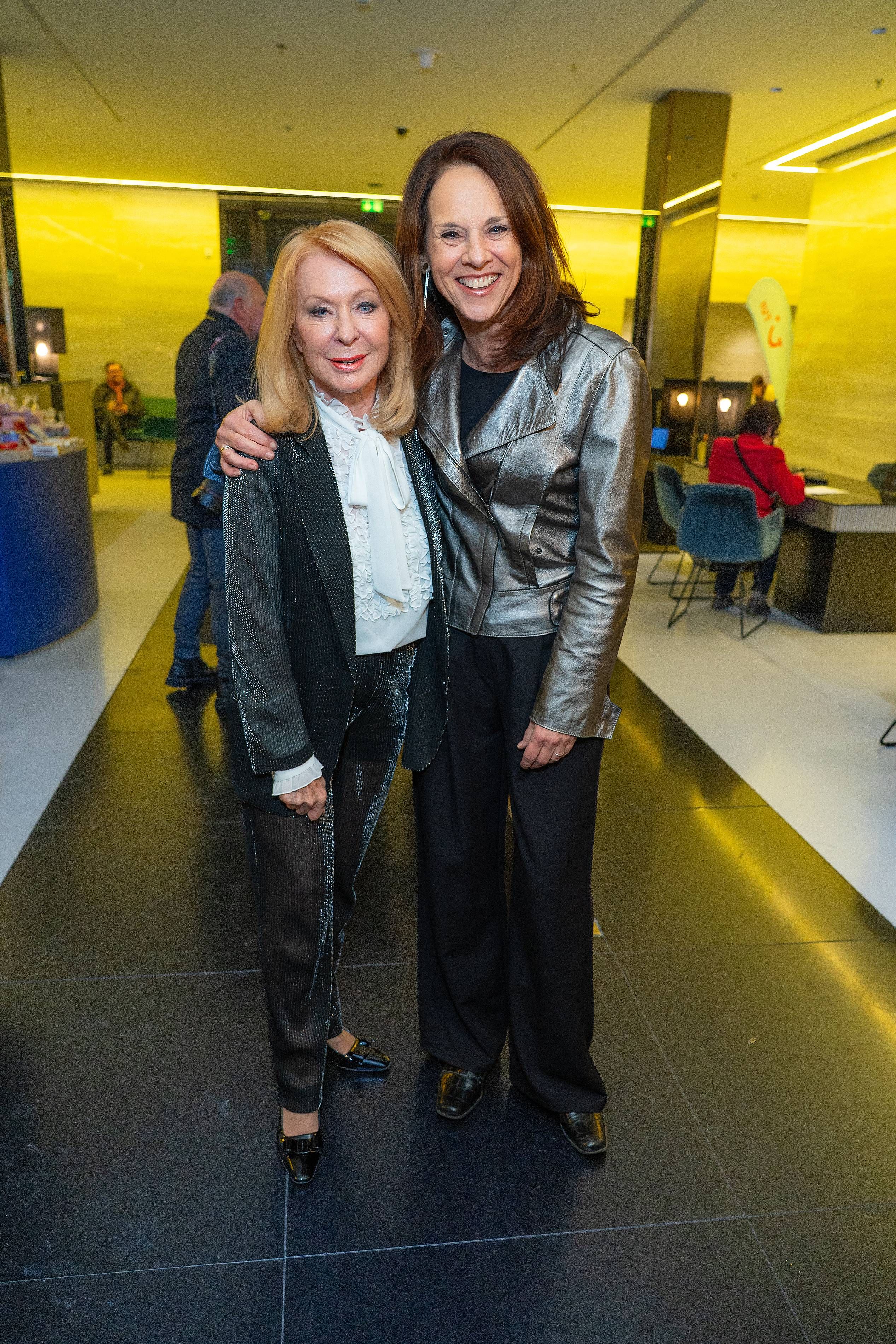 Gerda Rogers und Vera Russwurm beim Neujahrsempfang im Hotel Le Méridien.
