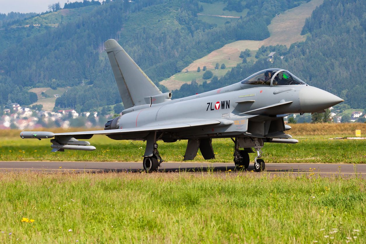 Heute.at - Militär-Jets, Helikopter – Heer schirmt  Luftraum ab