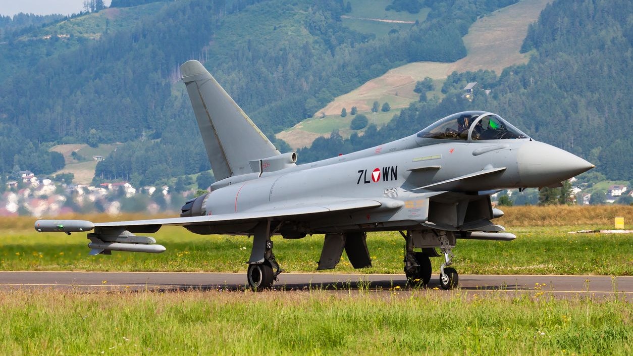 Heute.at - Militär-Jets, Helikopter – Heer schirmt  Luftraum ab