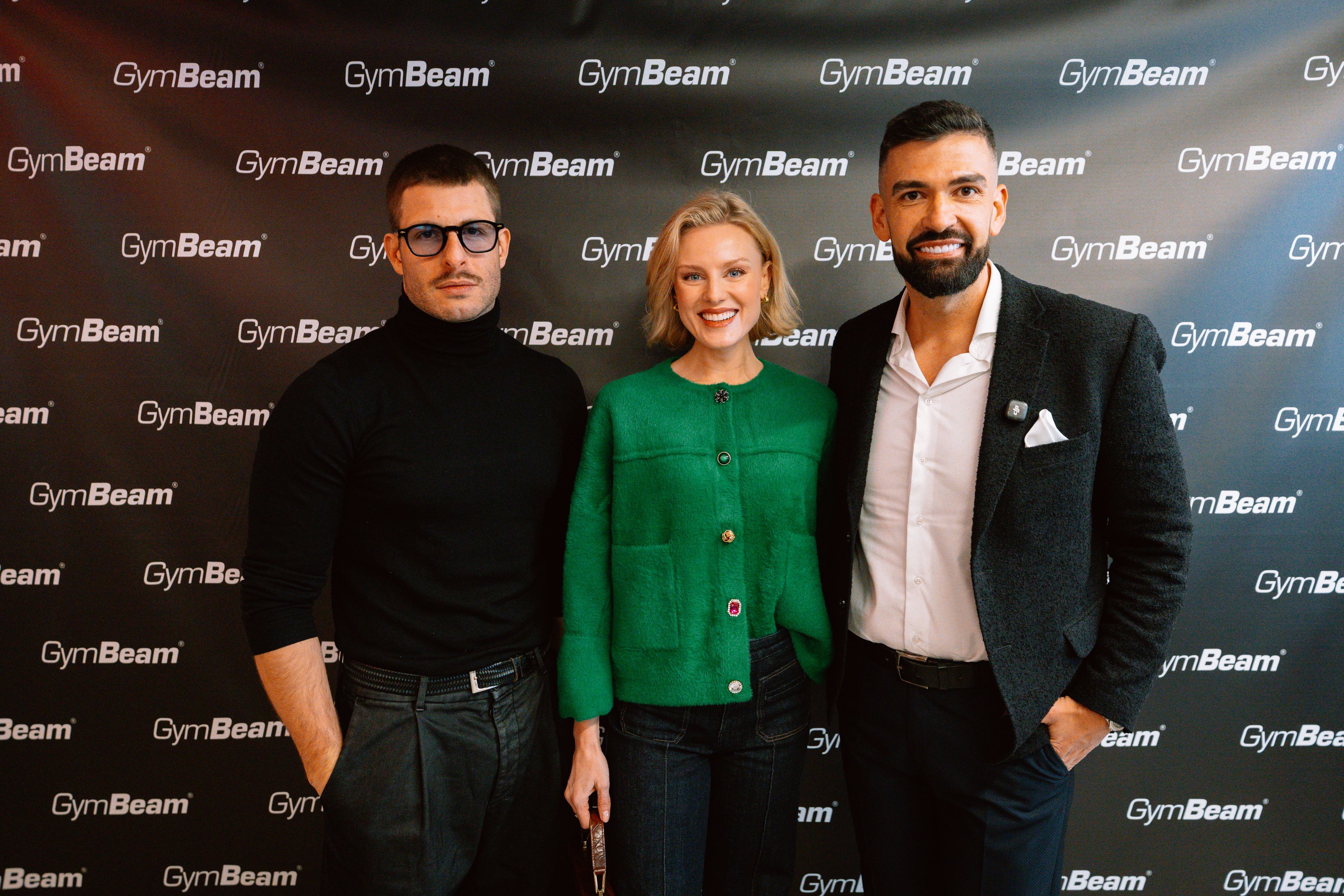 Max Ortner und Victoria Karner mit GymBeam-CEO Dalibor Cicman beim Opening.