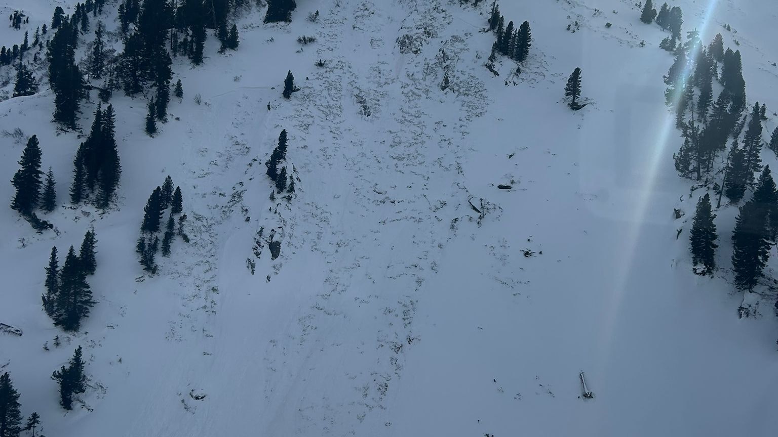 Heute.at - Vater vor Augen von Kindern von Lawine mitgerissen