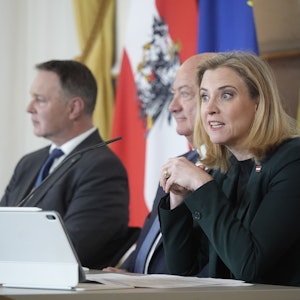 Darf ein Umfrage-Kanzler die Regierung "Wapplertruppe" nennen?