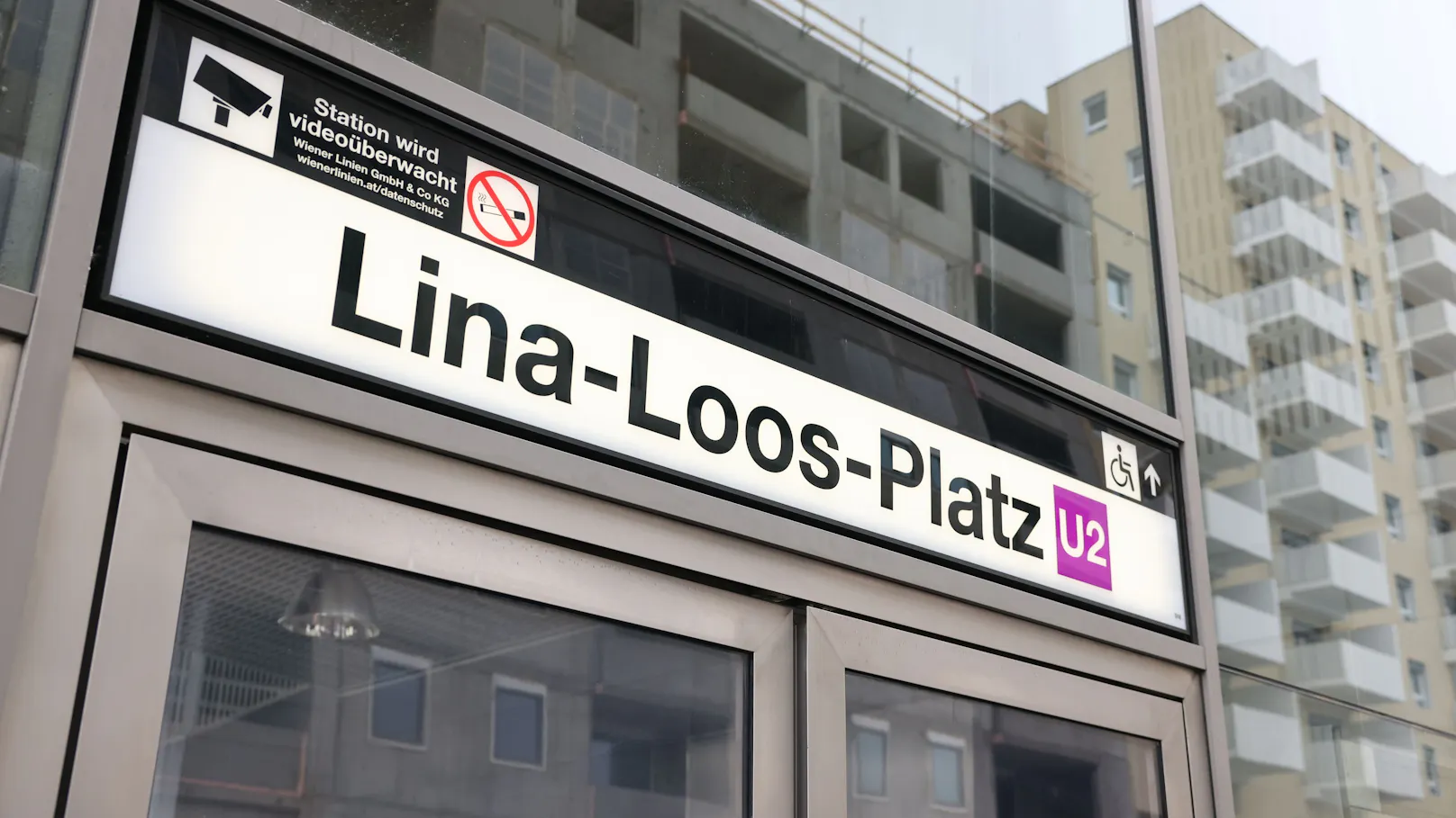 Linie U2 – Leben für den Lina-Loos-Platz – Geister-Station erwacht ...