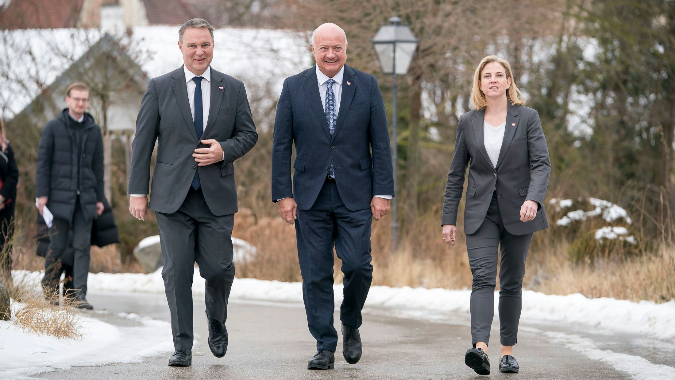 ... so und jetzt ein gewinnendes Lächeln für die Kameras aufsetzen