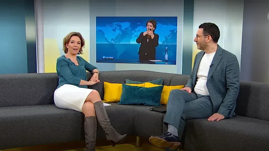 Susanne Daubner macht sich noch schnell hübsch.