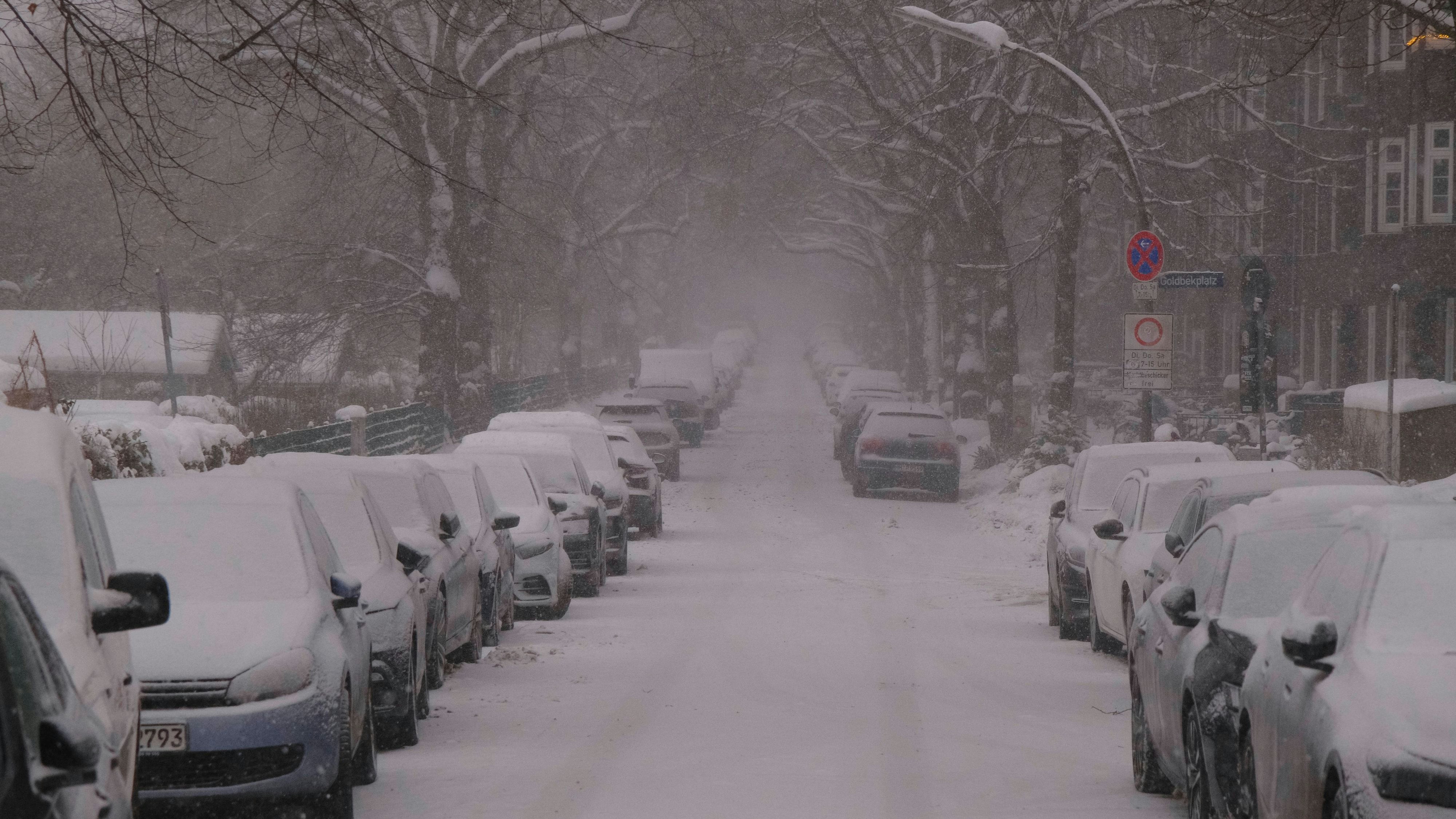 Vom Waldviertel über das Wiener Becken bis ins Südburgenland ist aus dem Nebel zeitweise mit Schneegriesel oder gefrierendem Nieselregen zu rechnen, die Glättegefahr ist somit leicht erhöht.