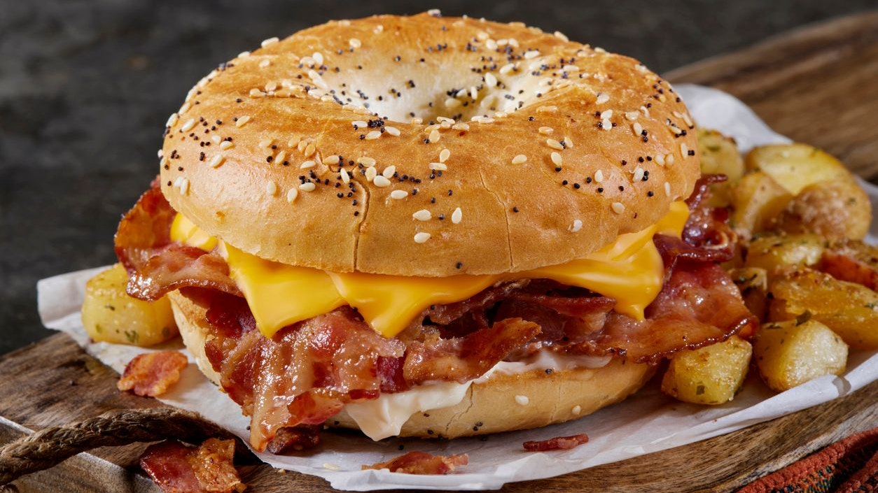 Viele Versionen: Der Baconator Breakfast Bagel mit Speck, Käse, Erdäpfeln und Mayo ist eher keine leichte Kost