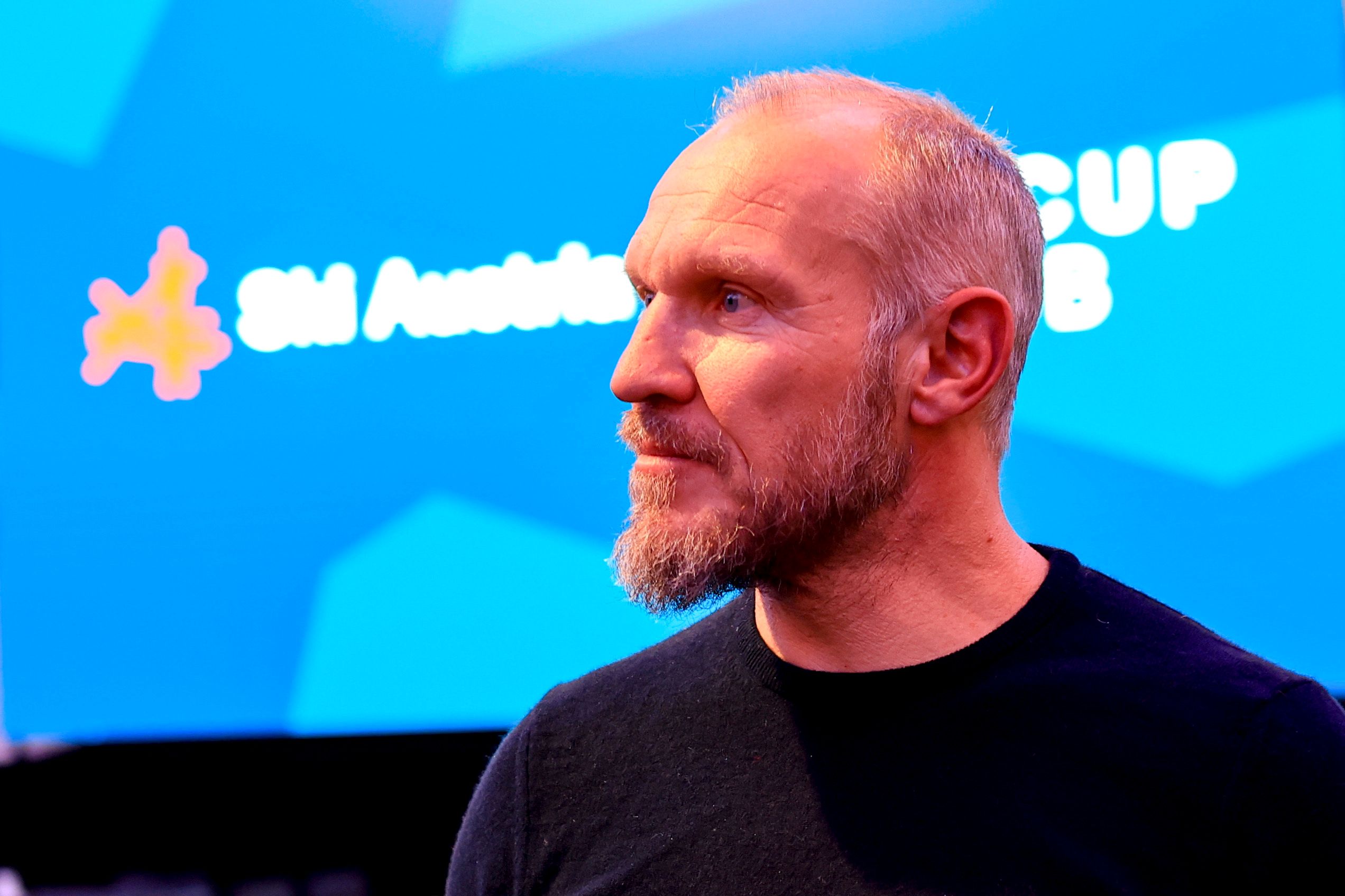 Hermann Maier teilt aus.