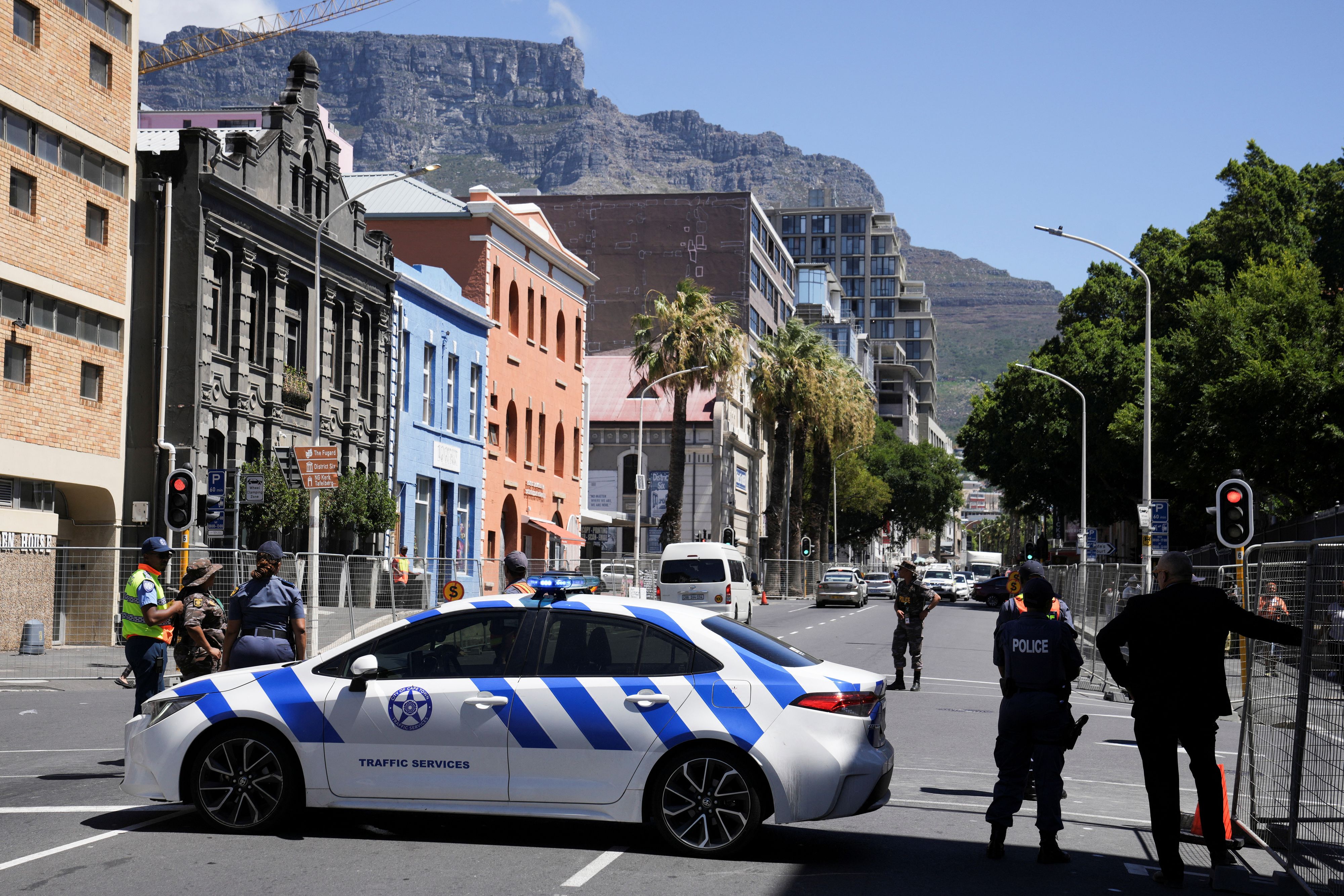Heute.at - Schusswaffenangriff nahe Kapstadt mit vielen Toten