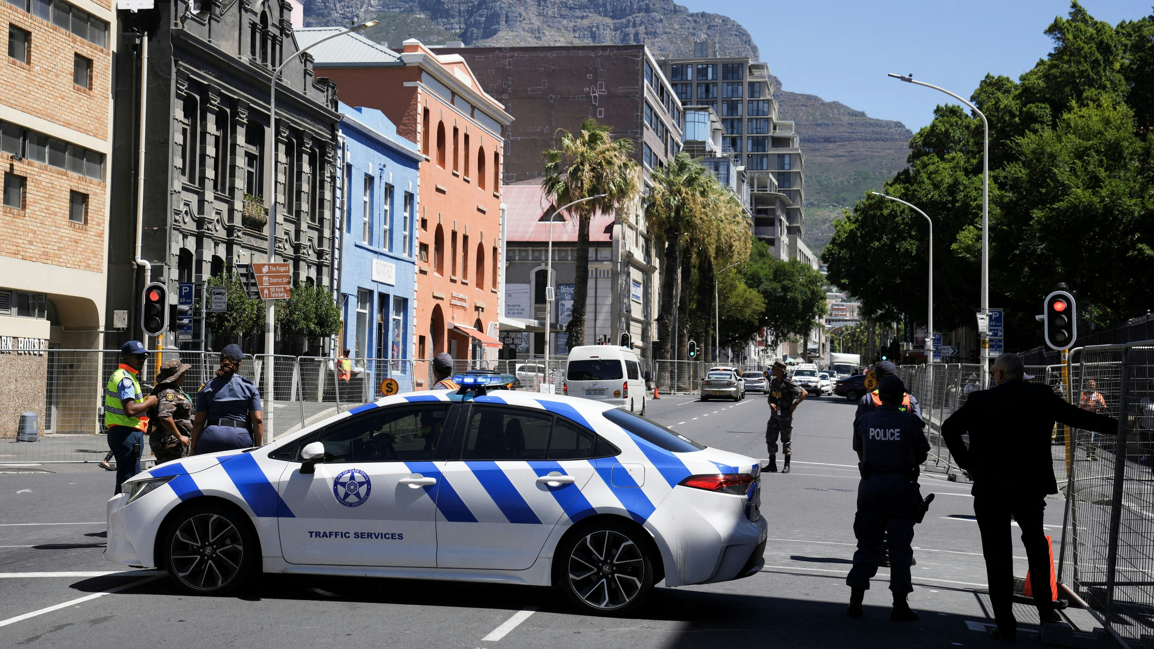 Heute.at - Schusswaffenangriff nahe Kapstadt mit vielen Toten