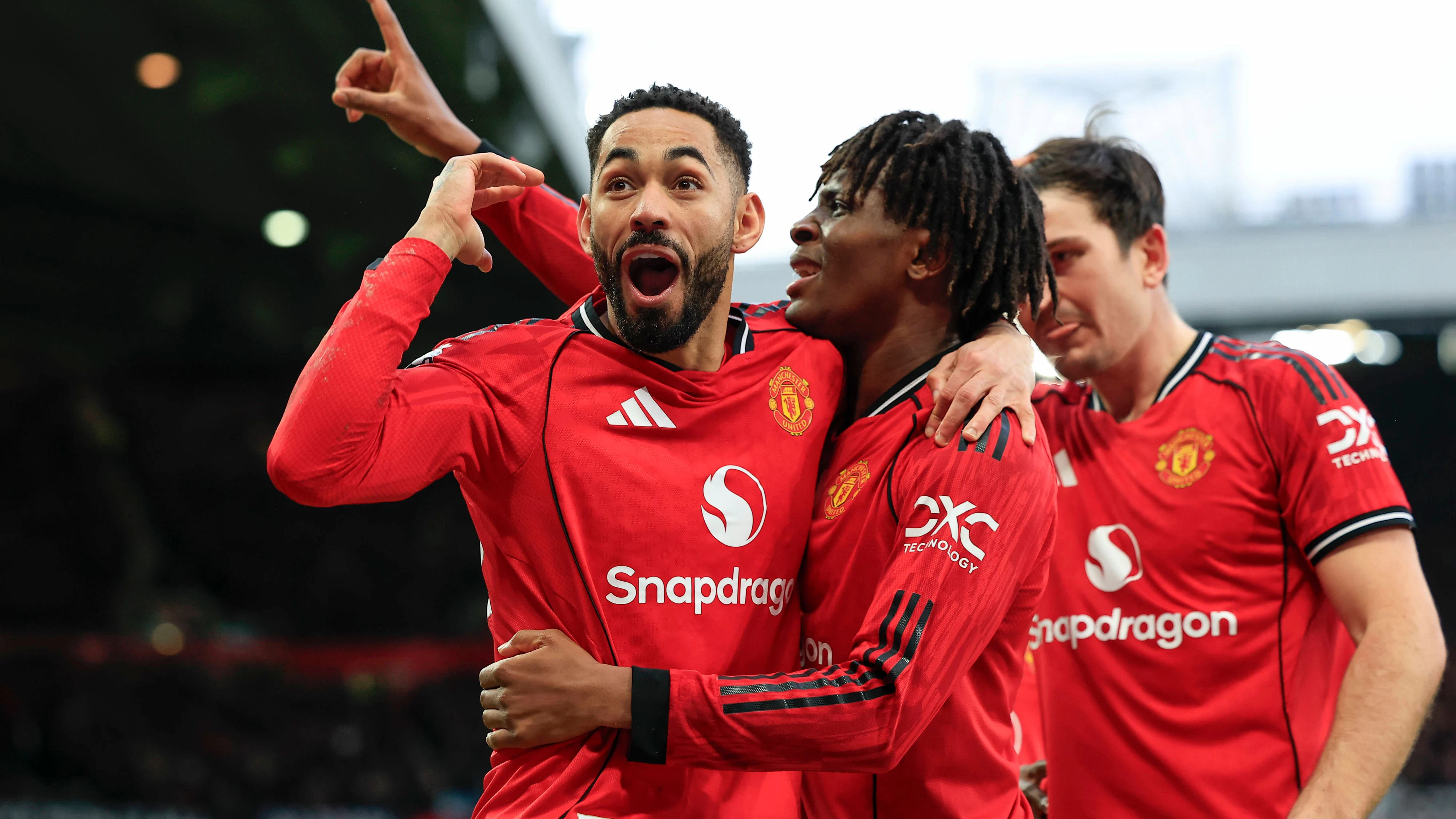 Manchester United feiert den Derbysieg nach der Entlassung von Ruben Amorim. 