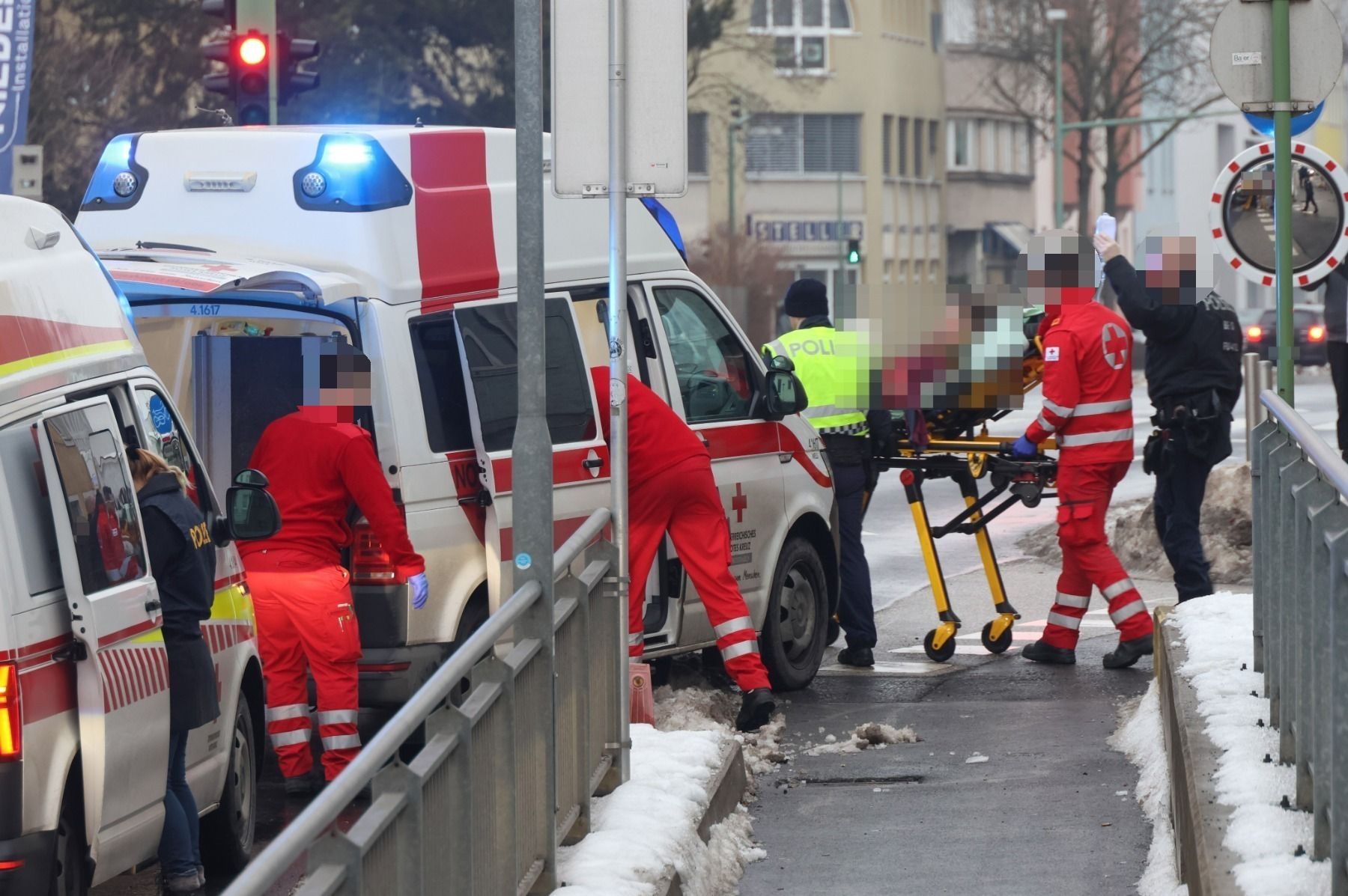 Heute.at - Hand von Teilnehmer bei Demo in Wels in Fetzen gerissen