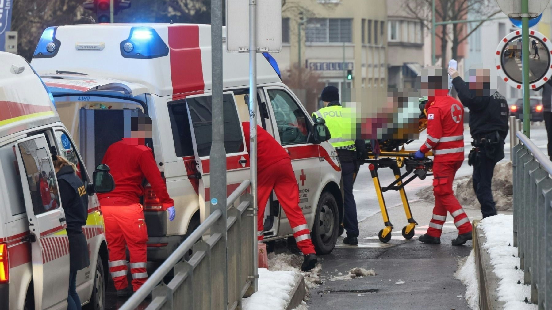 Heute.at - Hand von Teilnehmer bei Demo in Wels in Fetzen gerissen
