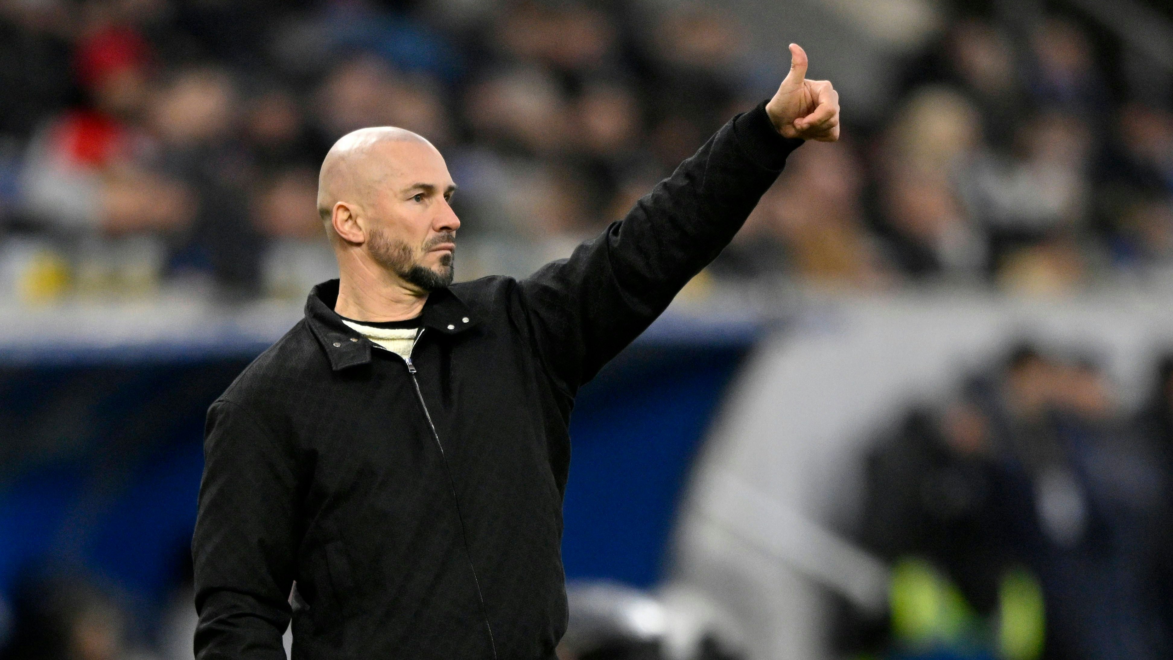 Von Christian Ilzer gab es für die Leistung seiner Spieler einen Daumen hoch. 