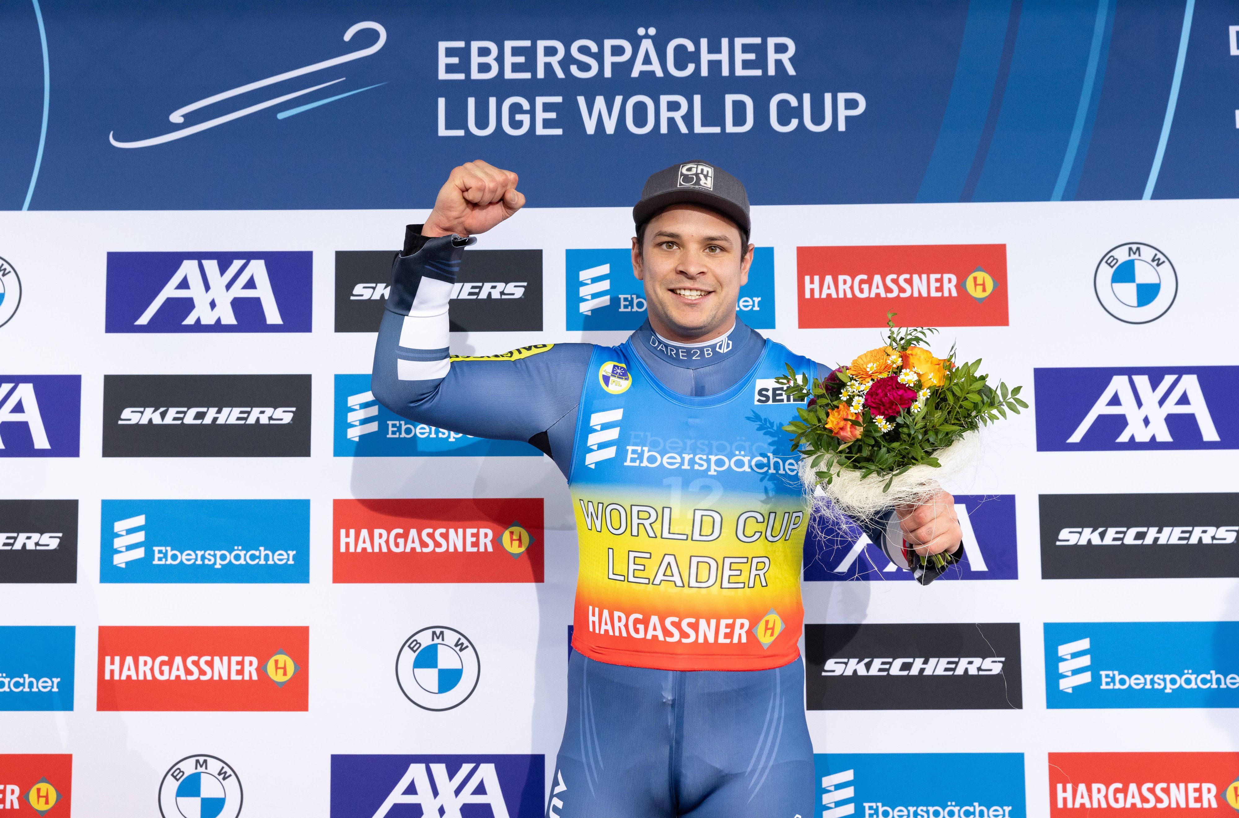 Rennrodel-Ass Jonas Müller holt sich die EM-Goldmedaille. 