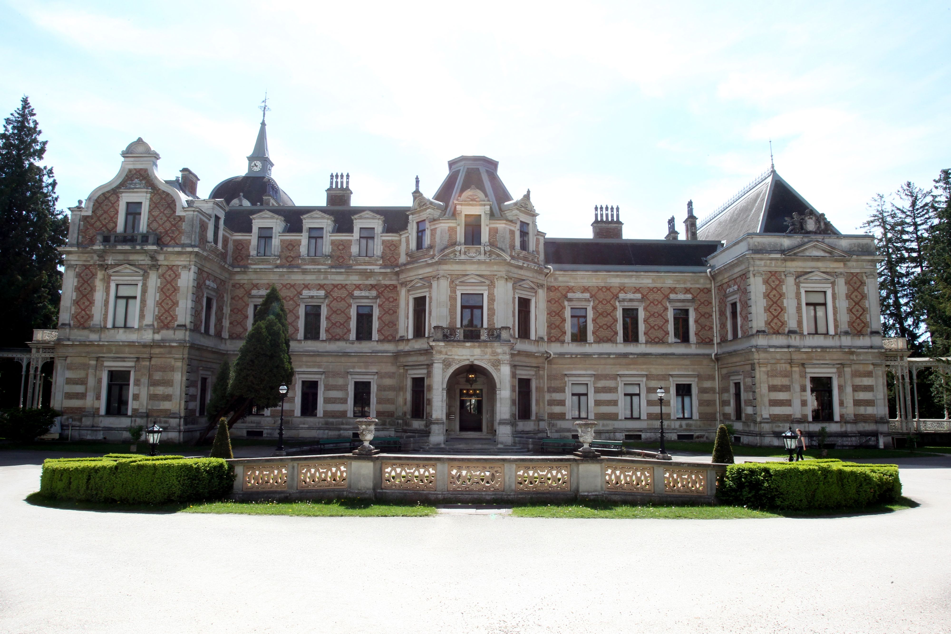 Die Hermesvilla wartet auf die Sanierung.