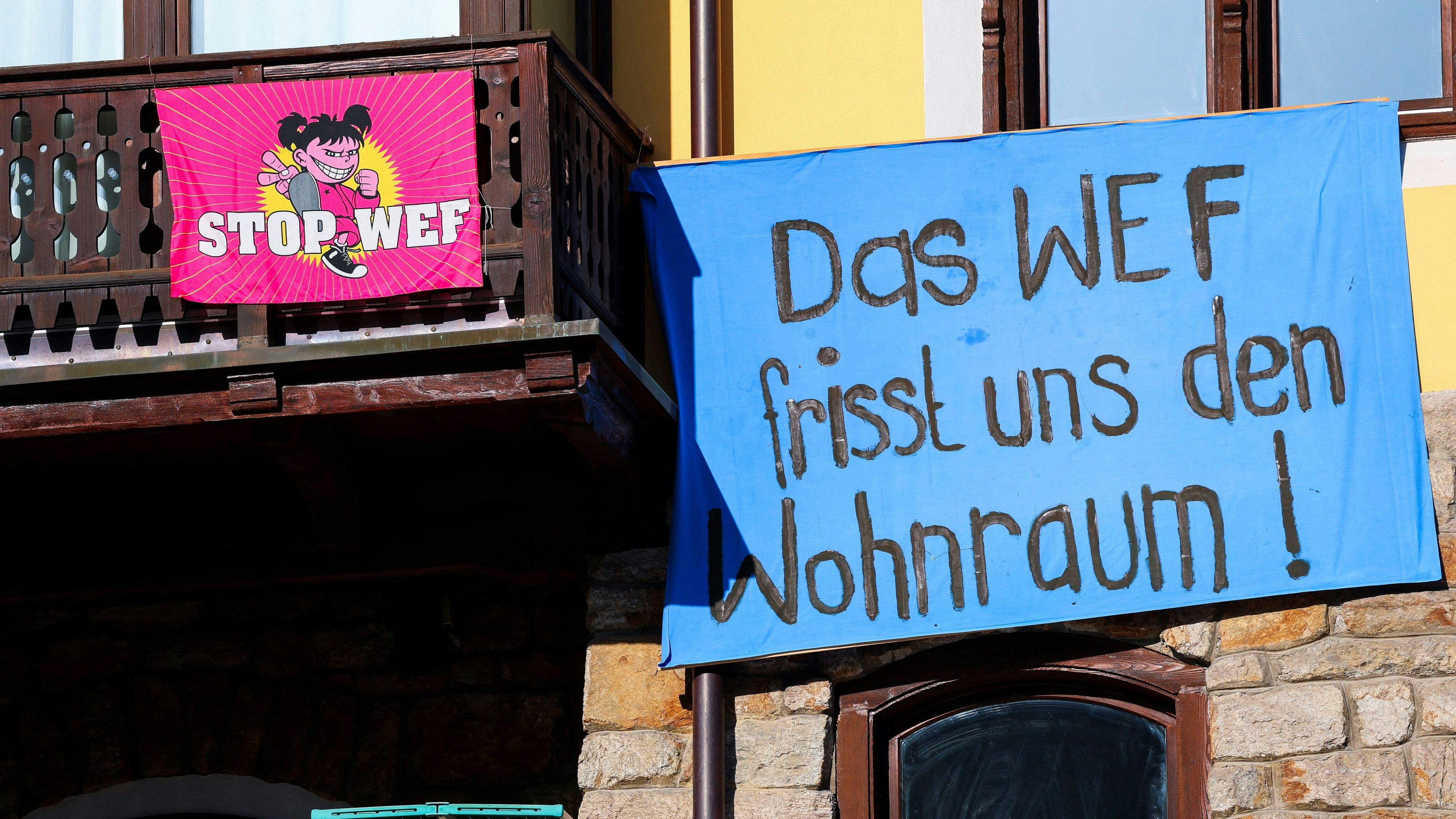 Heute.at - Hunderte demonstrieren vor Start des WEF in Davos